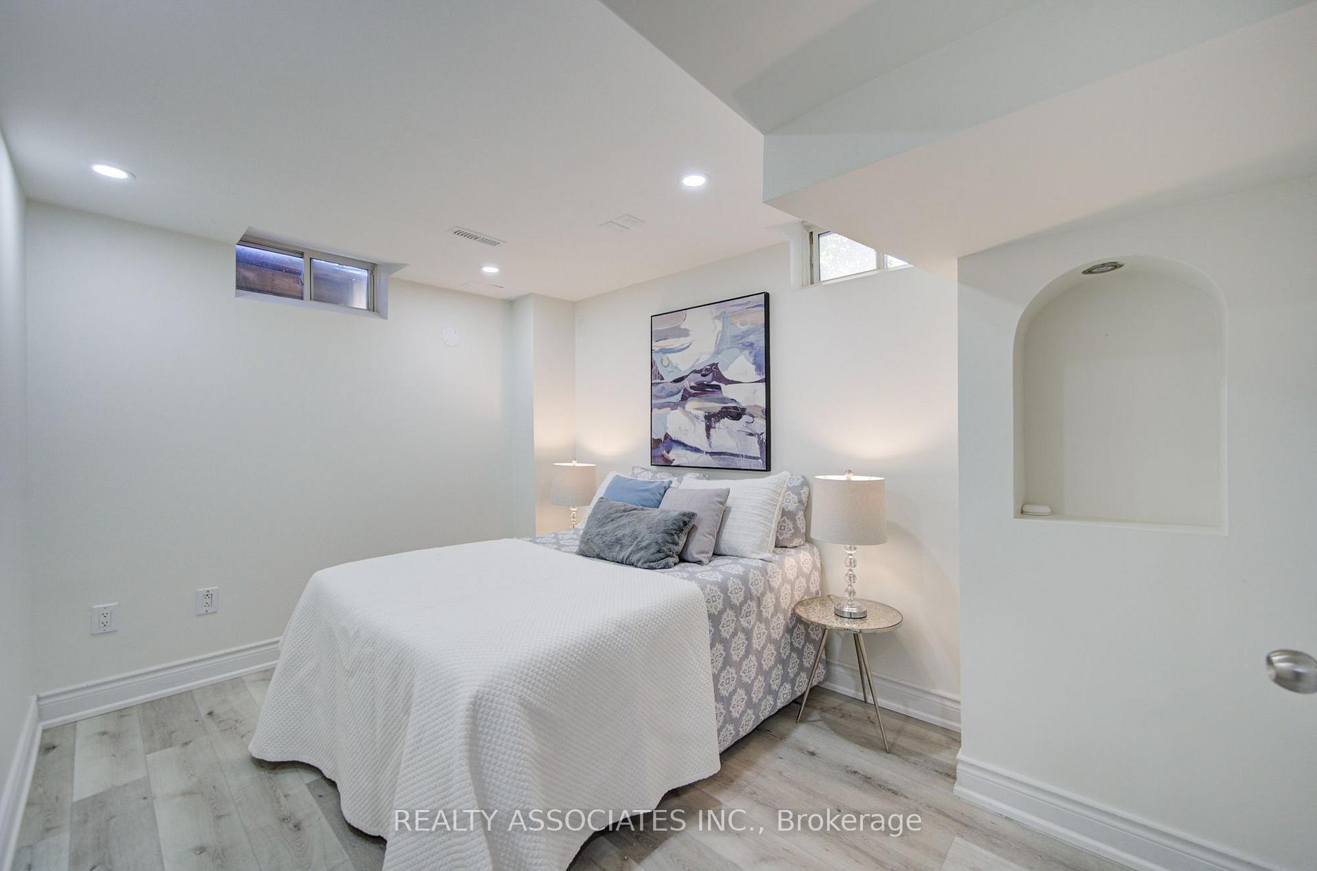 Photo 39 of 71 Highhill Drive, Scarborough, Tam O'Shanter-Sullivan — HOMEH