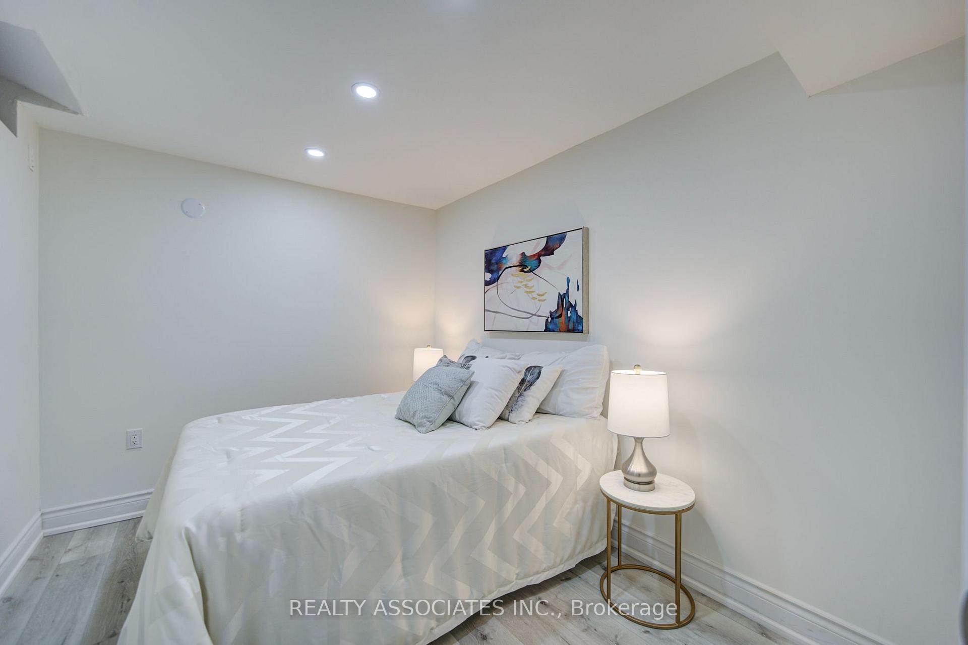 Photo 41 of 71 Highhill Drive, Scarborough, Tam O'Shanter-Sullivan — HOMEH
