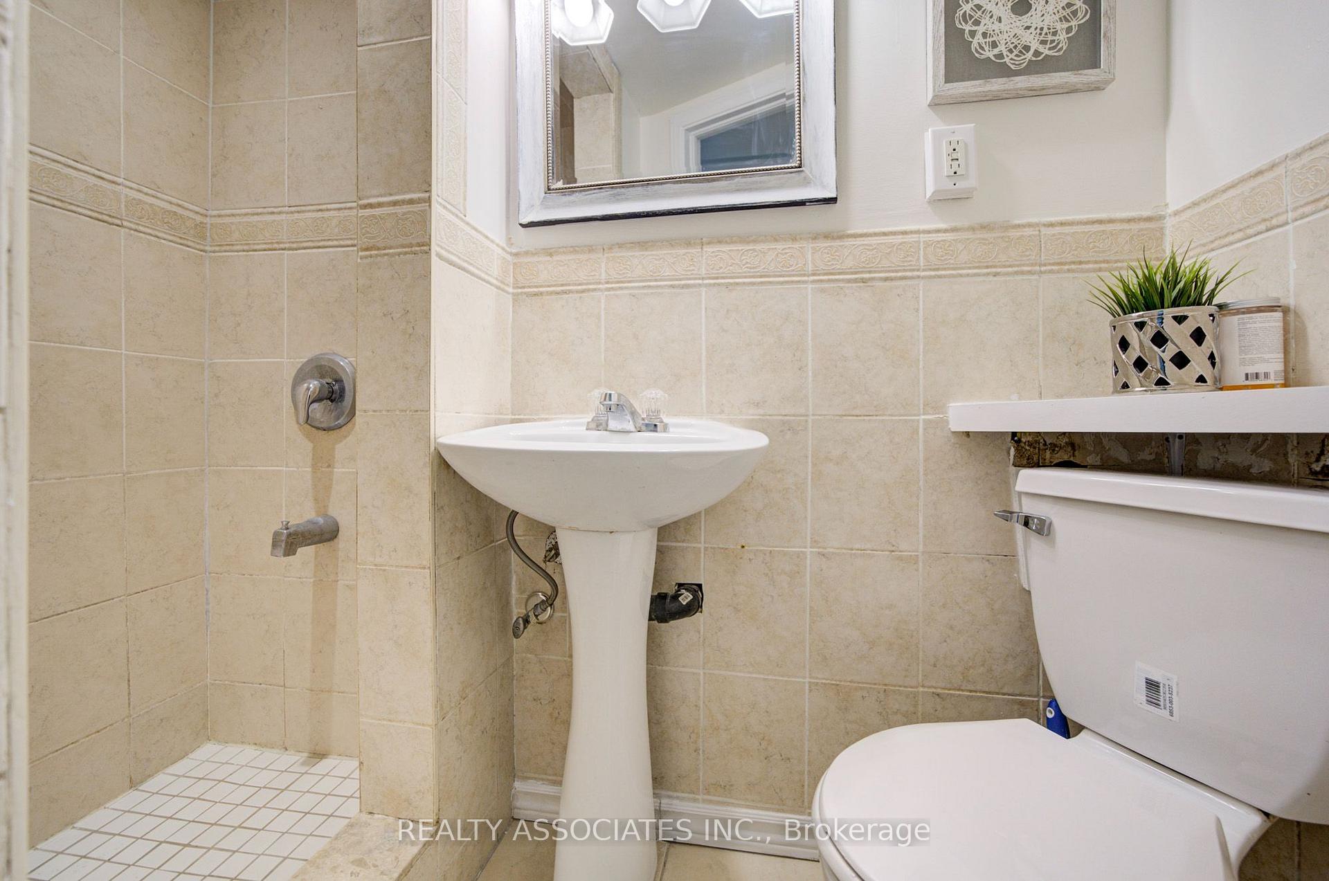 Photo 45 of 71 Highhill Drive, Scarborough, Tam O'Shanter-Sullivan — HOMEH