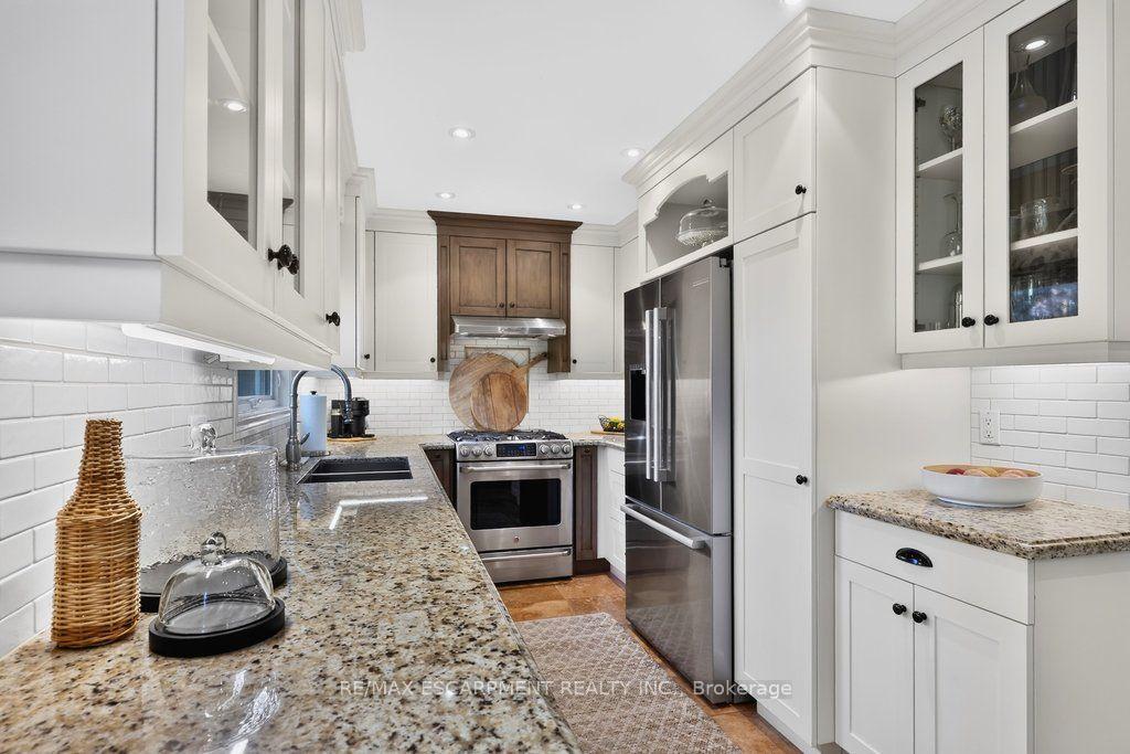 Photo 16 of 126 Wanita Road, Mississauga, Port Credit — HOMEH