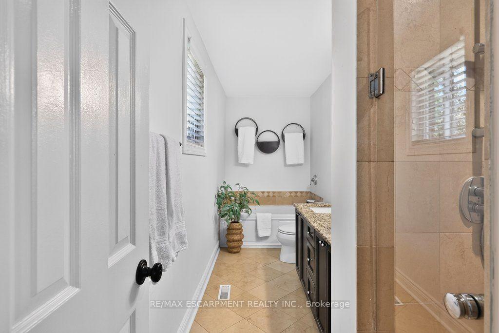Photo 21 of 126 Wanita Road, Mississauga, Port Credit — HOMEH