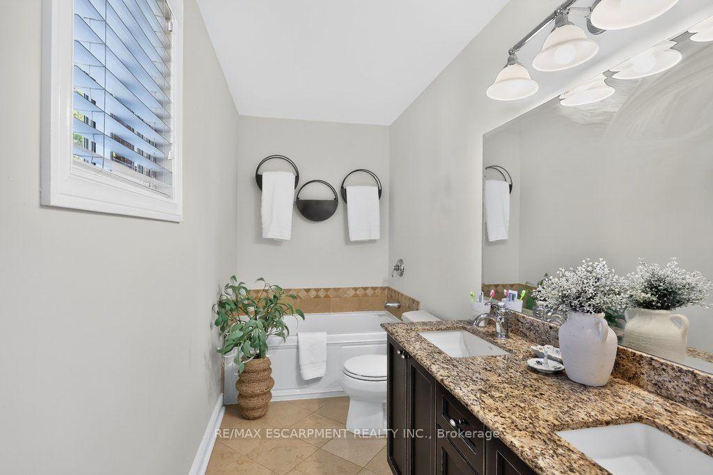 Photo 22 of 126 Wanita Road, Mississauga, Port Credit — HOMEH