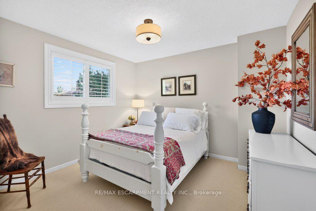 Photo 24 of 126 Wanita Road, Mississauga, Port Credit — HOMEH