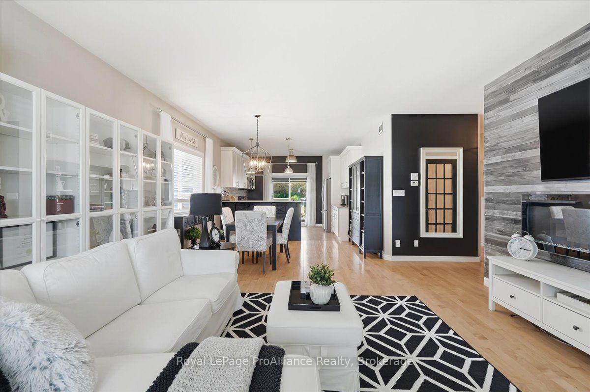 Photo 14 of 340 Cannifton Road N, Belleville, Thurlow Ward — HOMEH