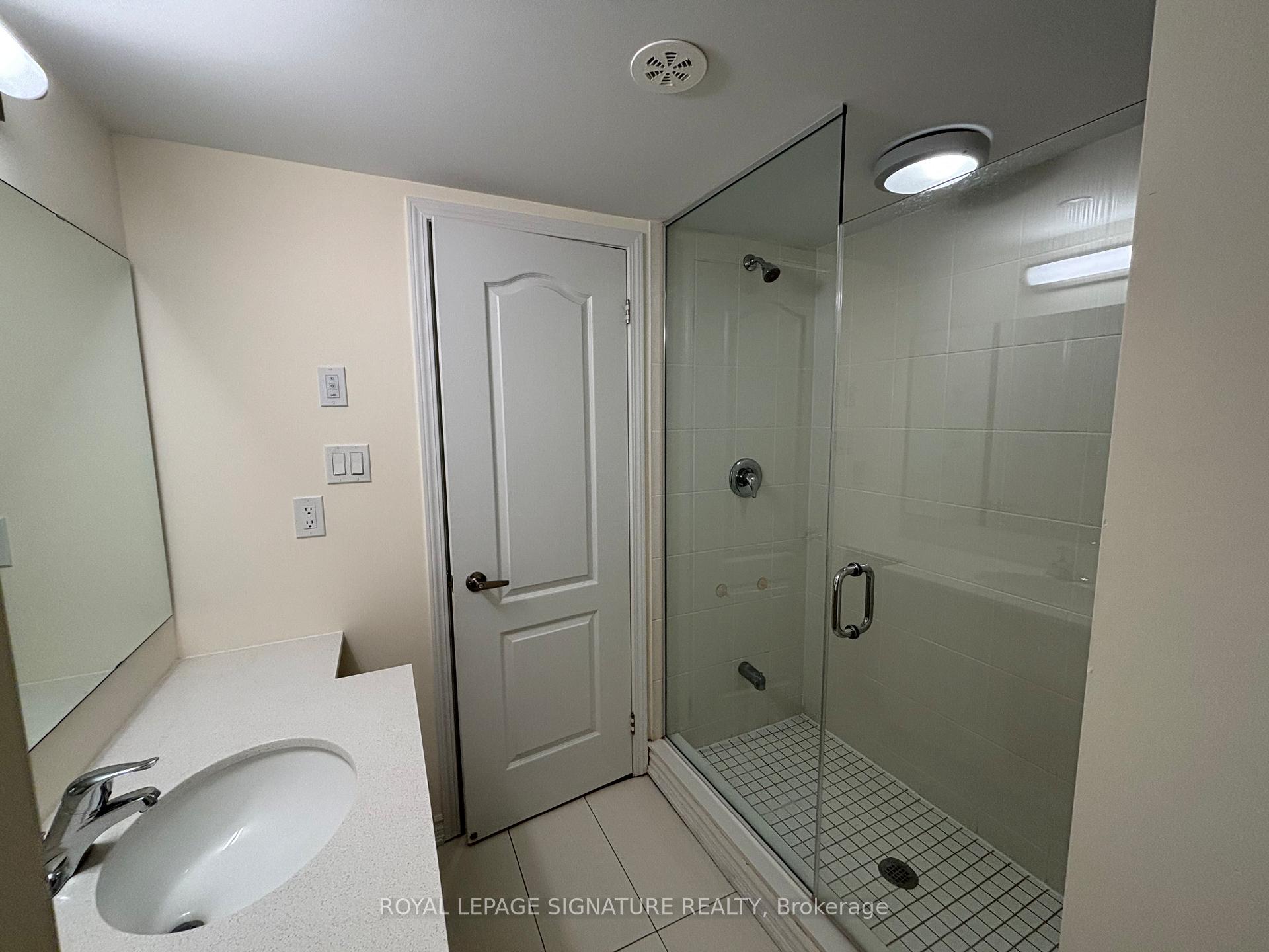 Photo 12 of 1B Clintwood Gate, North York, Parkwoods-Donalda — HOMEH