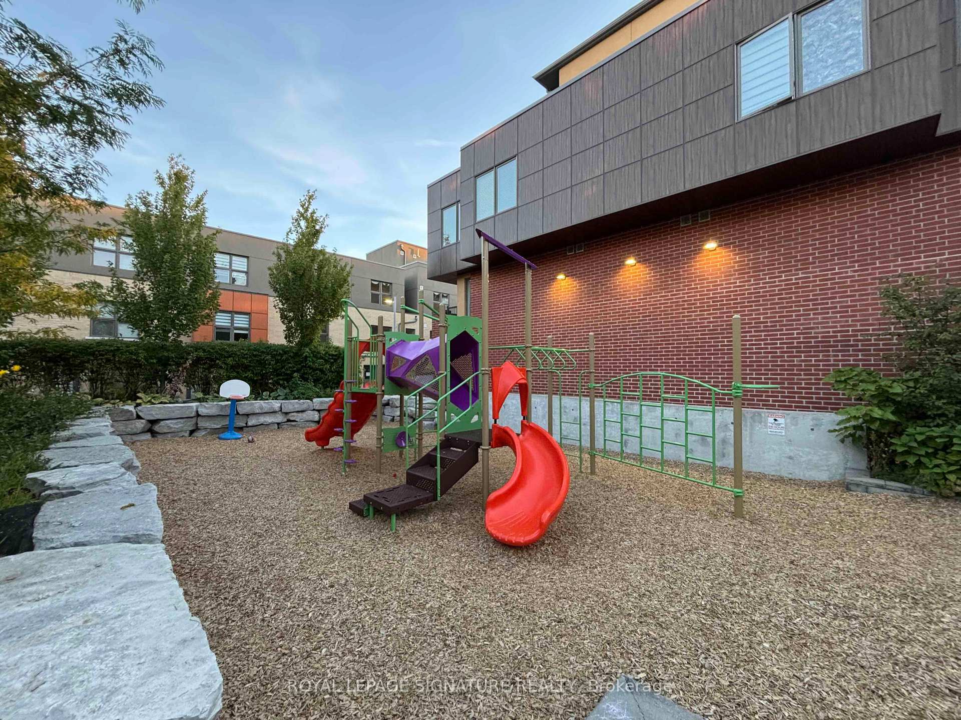 Photo 23 of 1B Clintwood Gate, North York, Parkwoods-Donalda — HOMEH