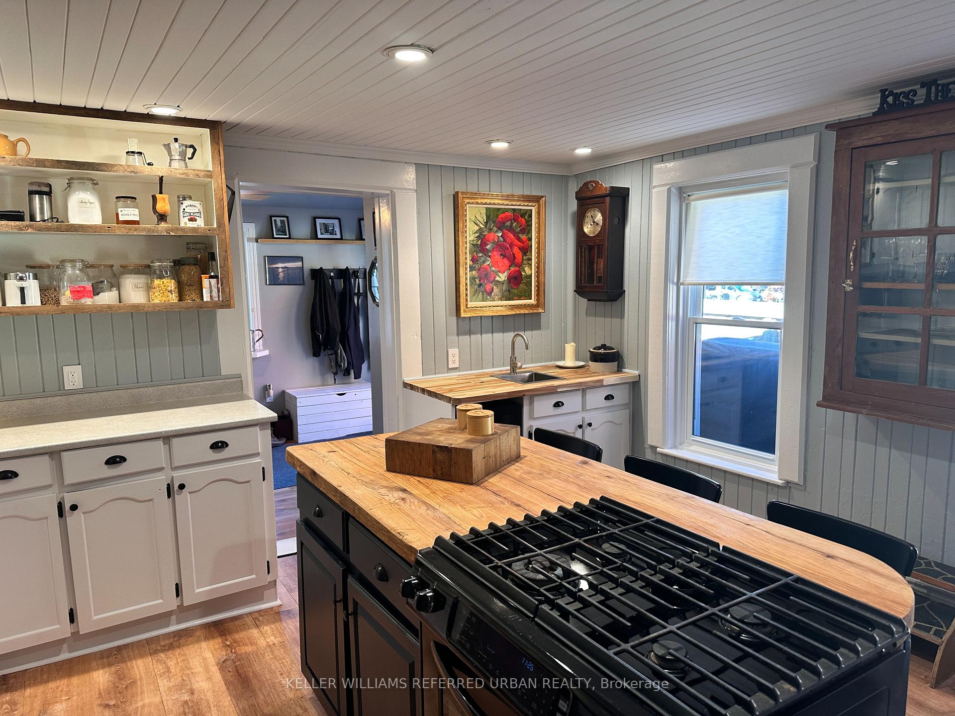 Photo 2 of 558 Elizabeth Street, Midland — HOMEH