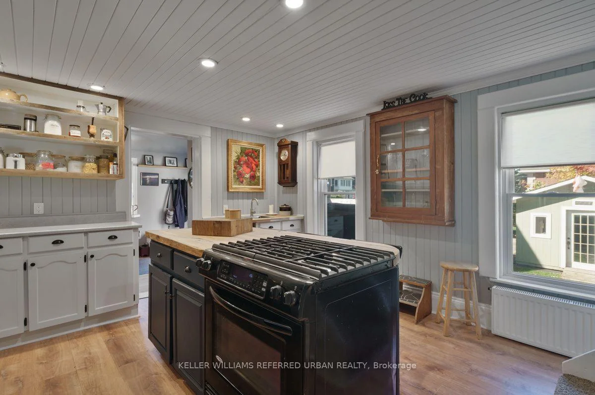 Photo 9 of 558 Elizabeth Street, Midland — HOMEH