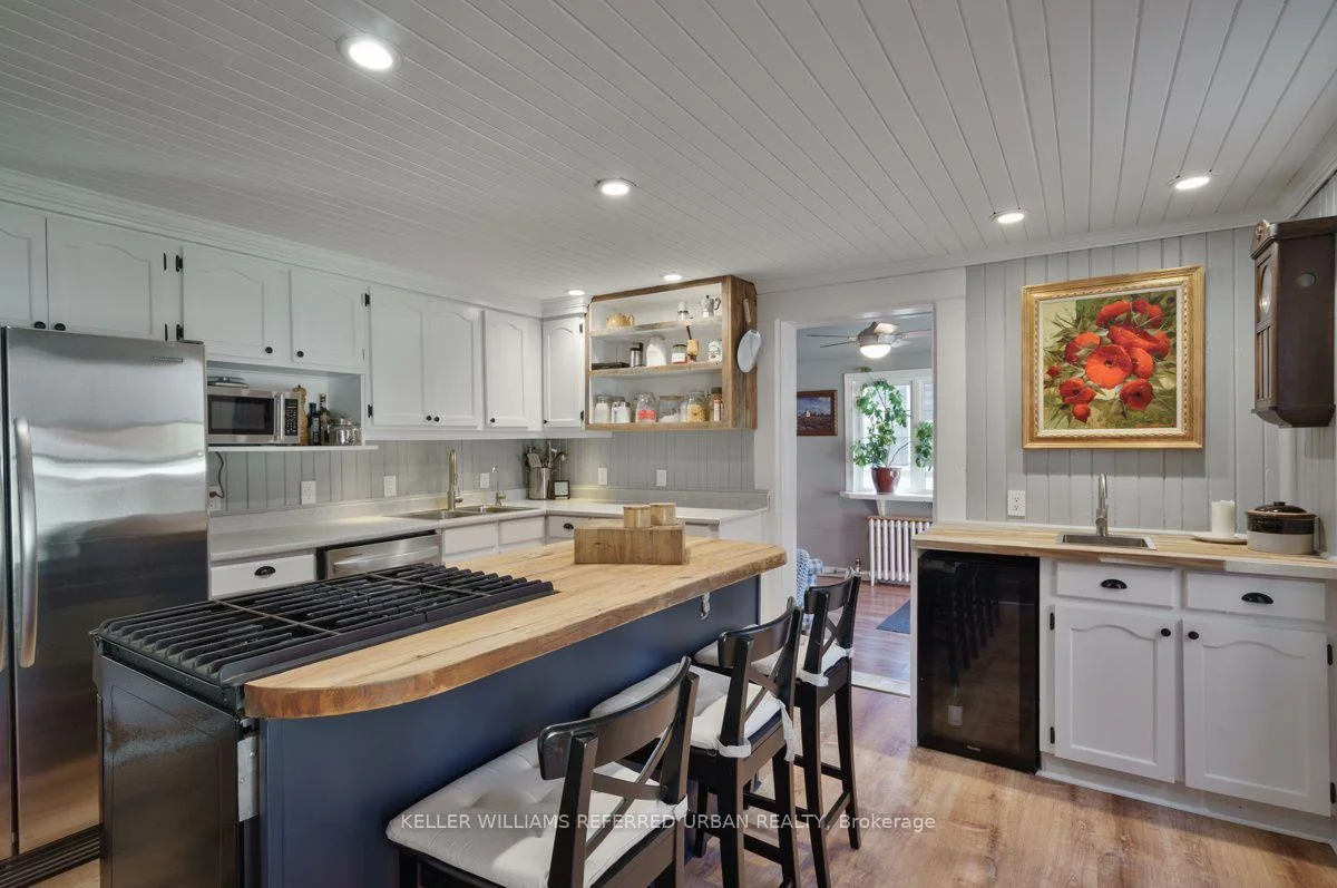 Photo 12 of 558 Elizabeth Street, Midland — HOMEH