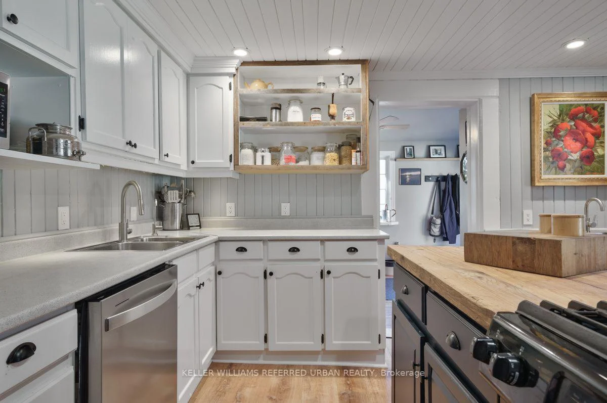 Photo 15 of 558 Elizabeth Street, Midland — HOMEH