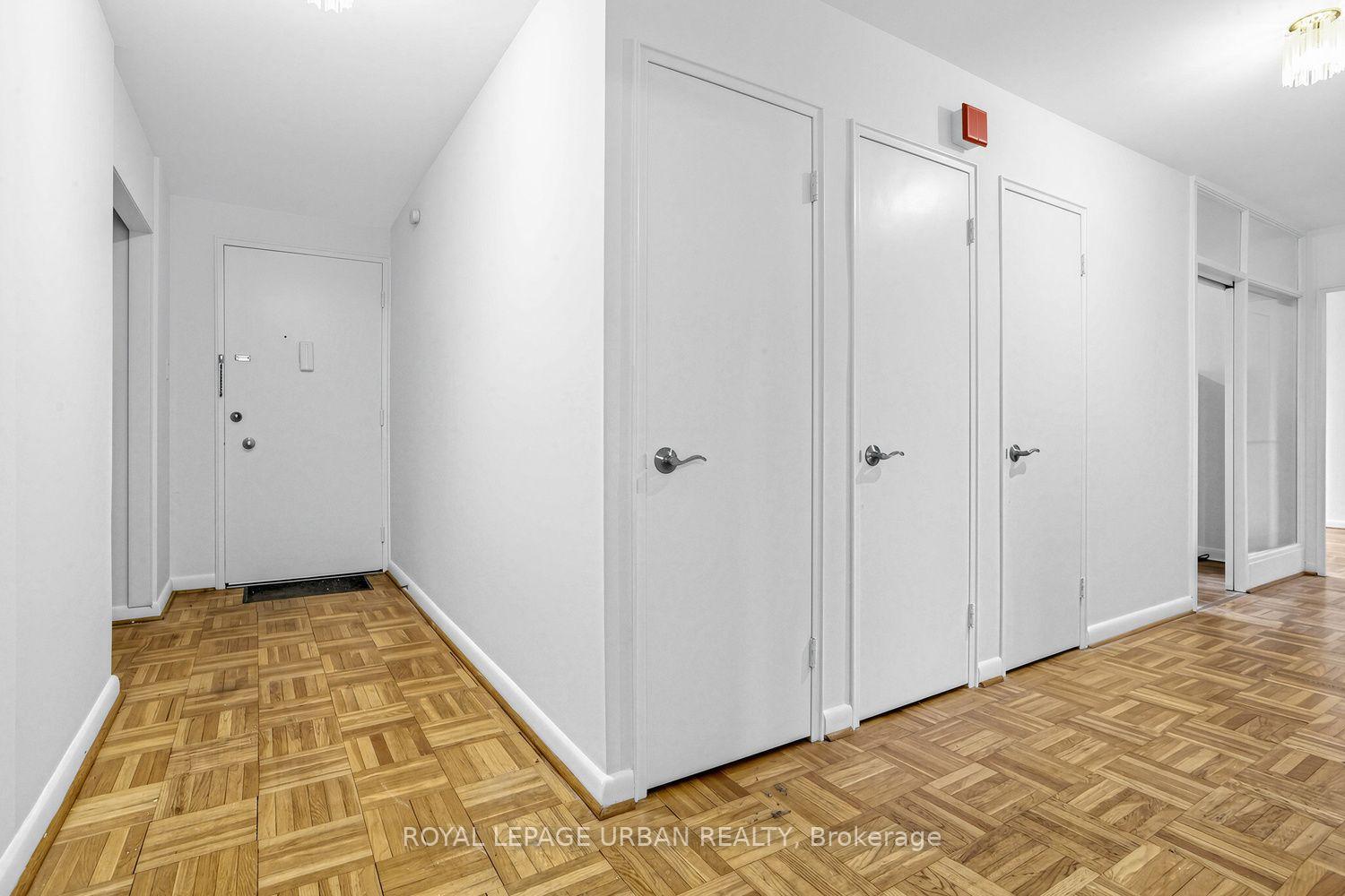 Photo 2 of Unit 17, 8 Corinth Gardens, Toronto, Mount Pleasant East — HOMEH