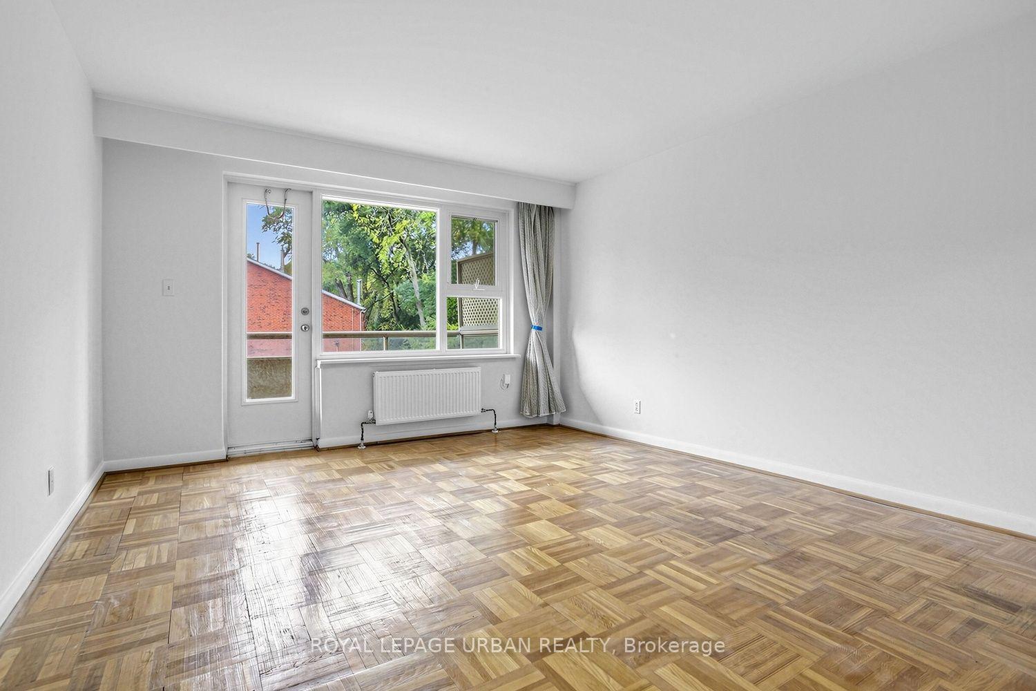 Photo 4 of Unit 17, 8 Corinth Gardens, Toronto, Mount Pleasant East — HOMEH