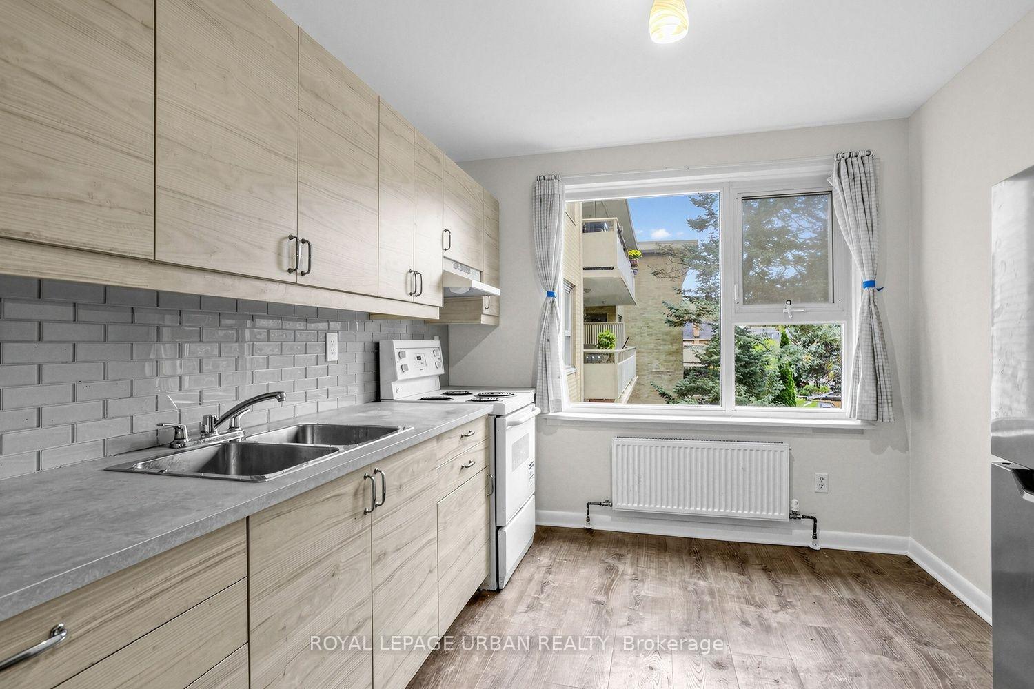 Photo 6 of Unit 17, 8 Corinth Gardens, Toronto, Mount Pleasant East — HOMEH