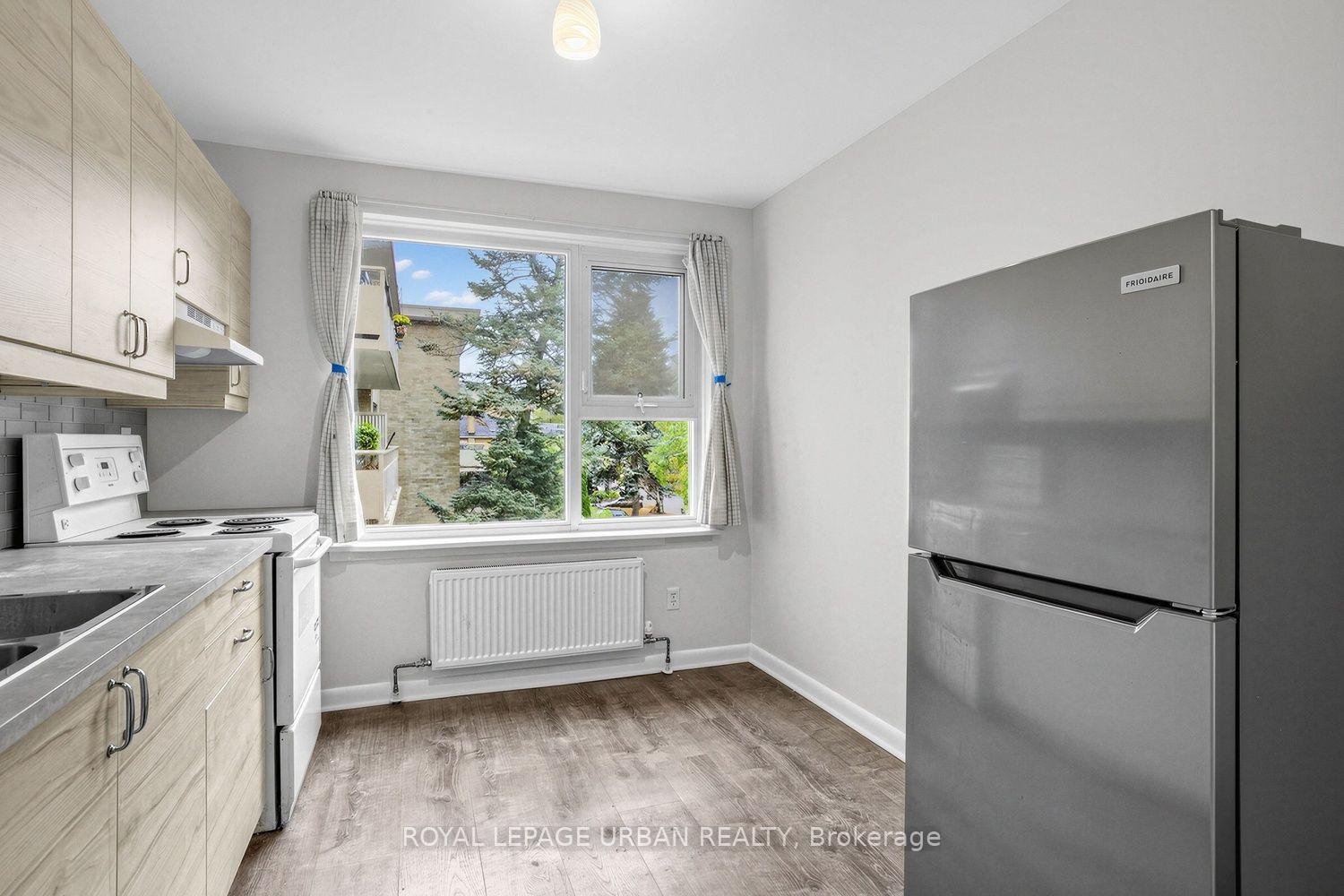 Photo 7 of Unit 17, 8 Corinth Gardens, Toronto, Mount Pleasant East — HOMEH
