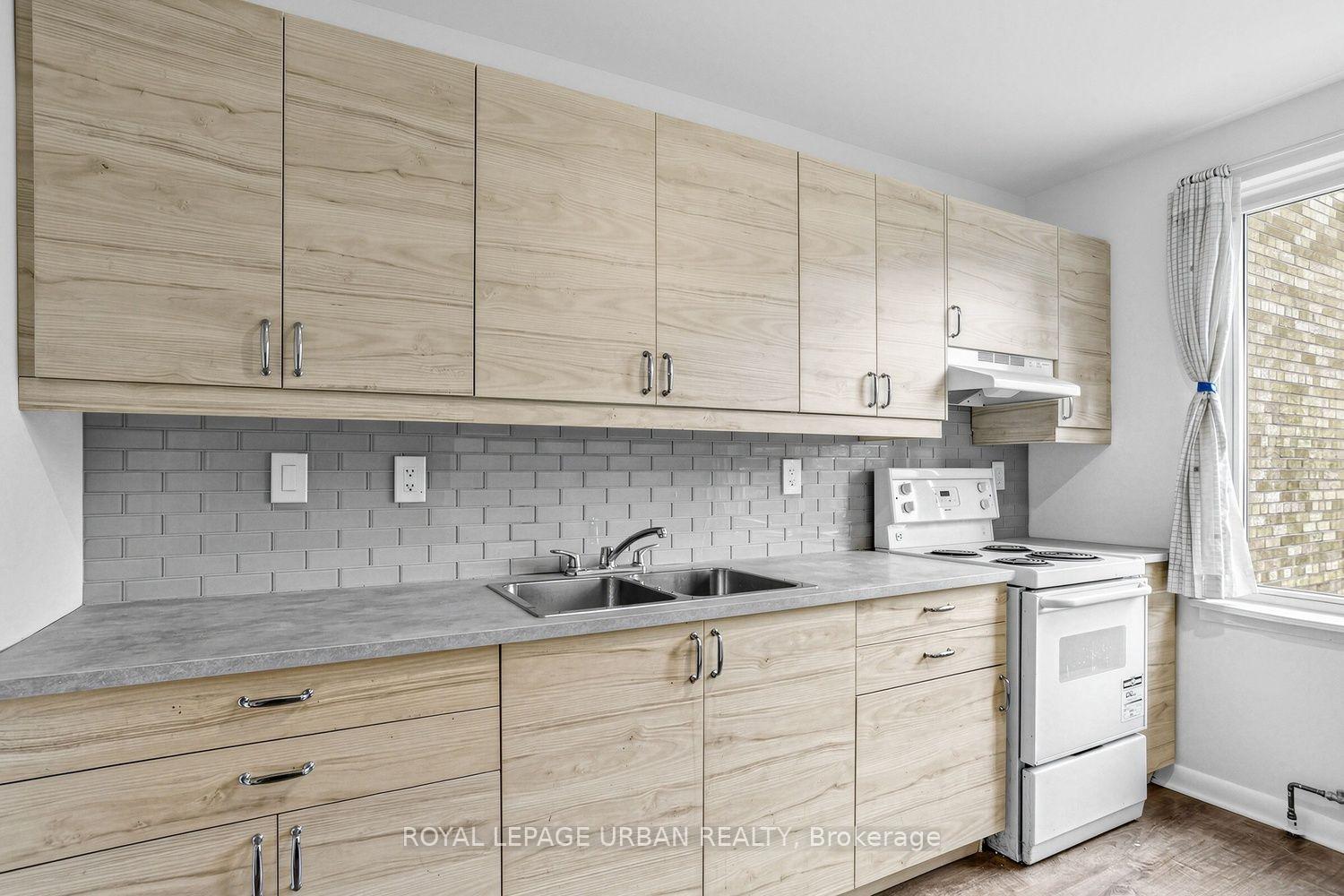 Photo 8 of Unit 17, 8 Corinth Gardens, Toronto, Mount Pleasant East — HOMEH