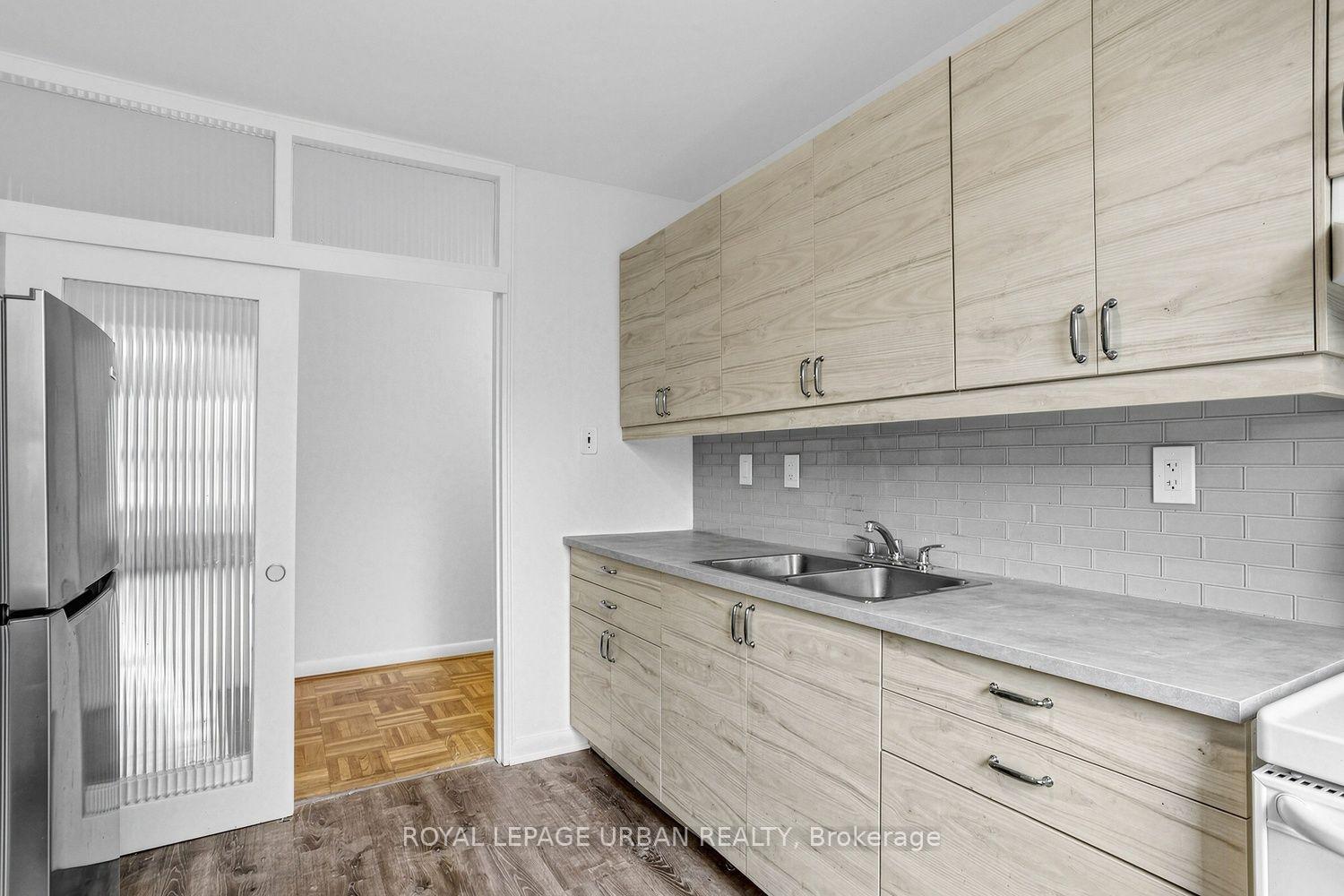 Photo 10 of Unit 17, 8 Corinth Gardens, Toronto, Mount Pleasant East — HOMEH