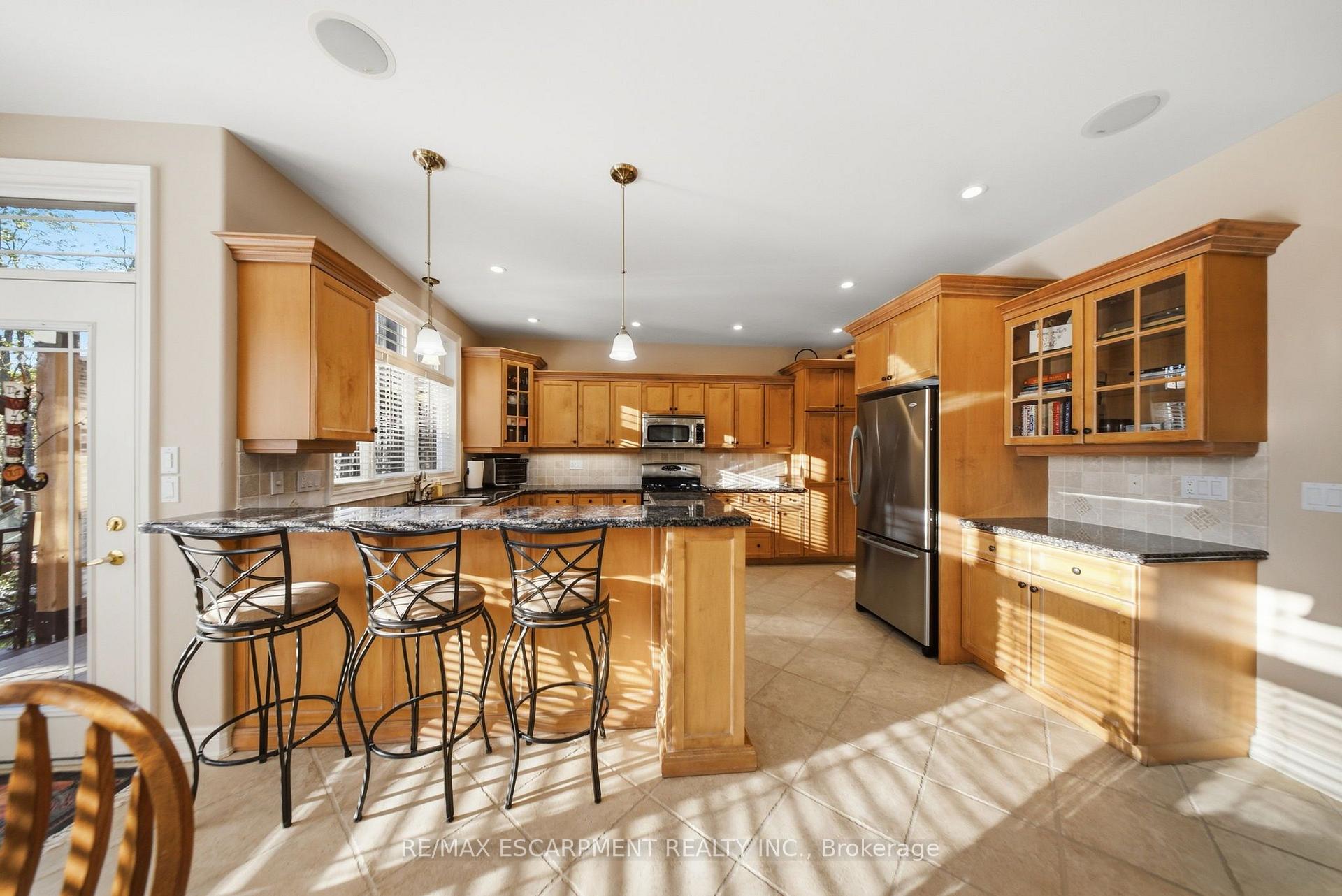 Photo 13 of 95 Tollgate Drive, Hamilton, Ancaster — HOMEH