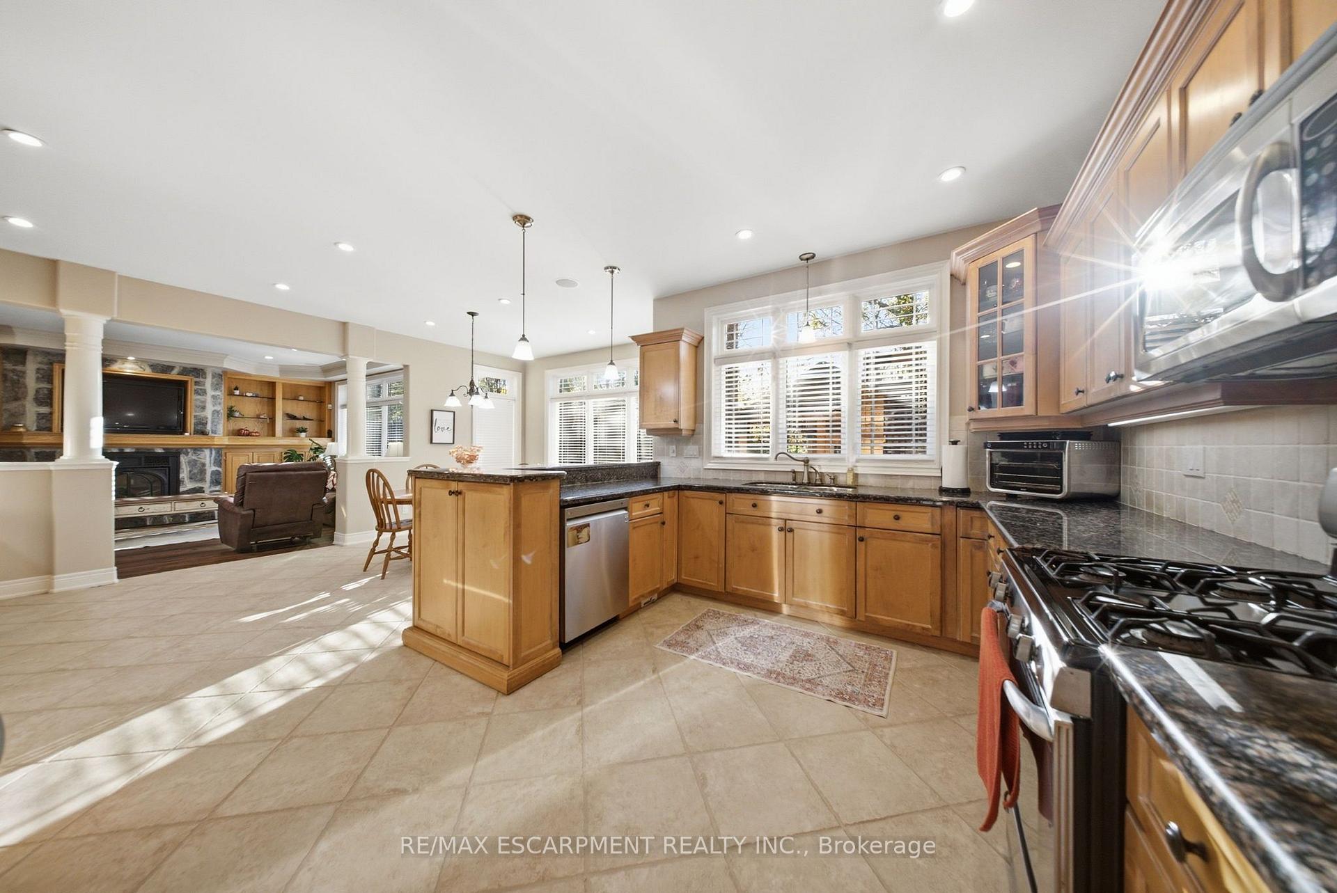 Photo 14 of 95 Tollgate Drive, Hamilton, Ancaster — HOMEH