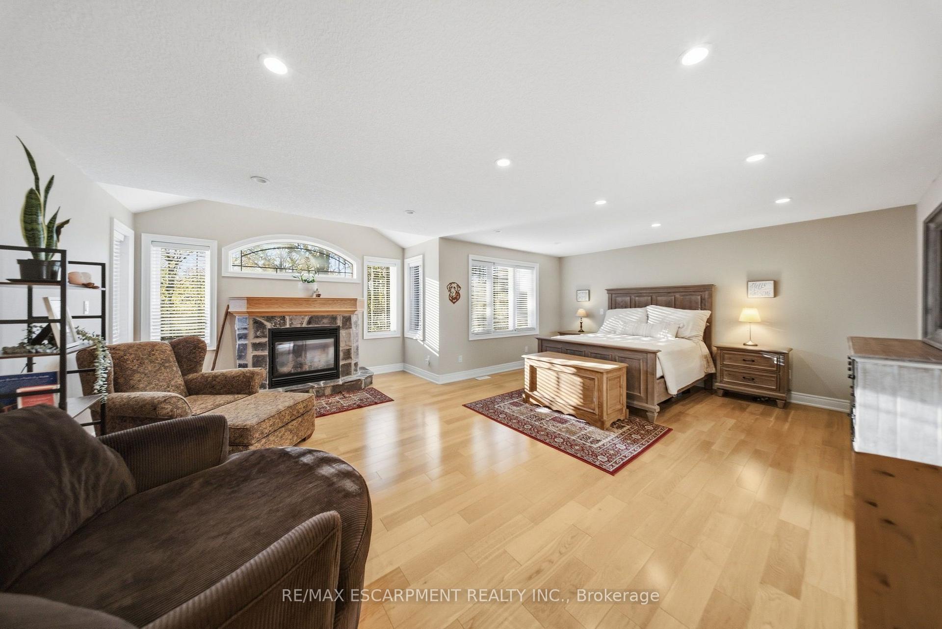 Photo 21 of 95 Tollgate Drive, Hamilton, Ancaster — HOMEH