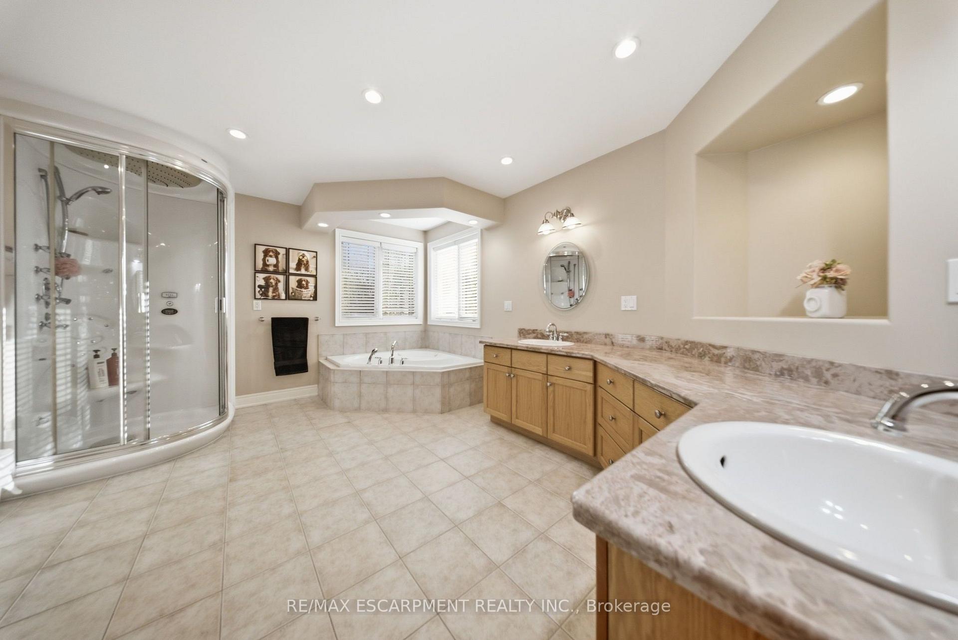 Photo 24 of 95 Tollgate Drive, Hamilton, Ancaster — HOMEH