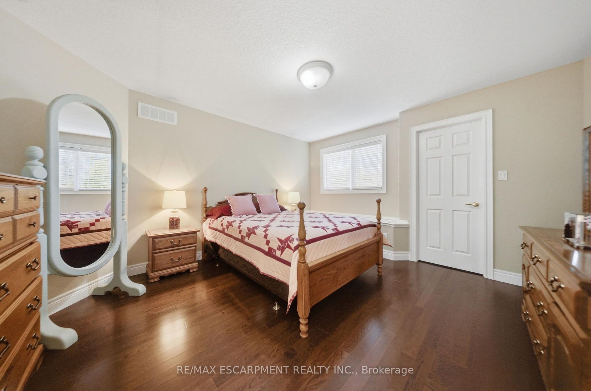 Photo 28 of 95 Tollgate Drive, Hamilton, Ancaster — HOMEH
