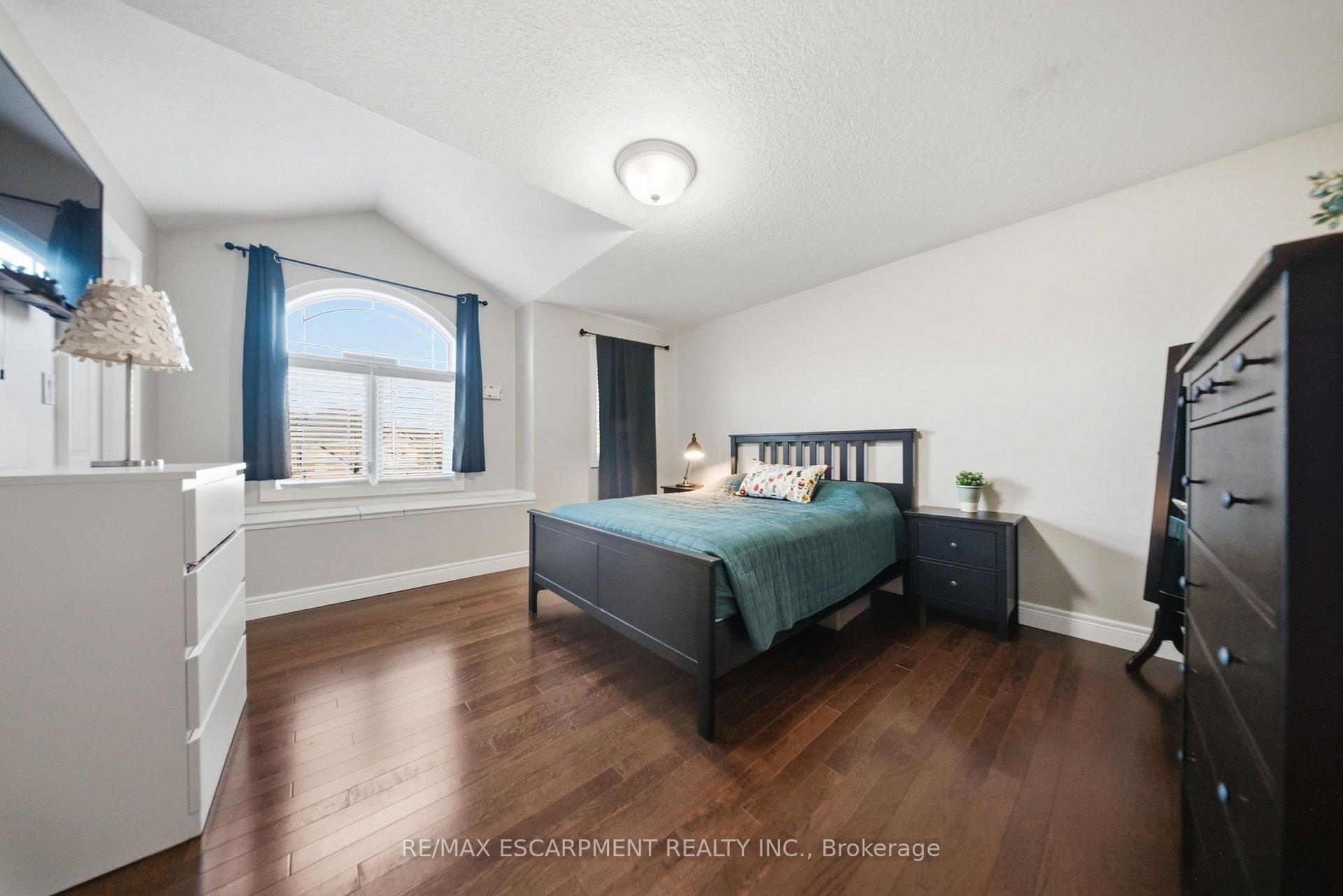 Photo 31 of 95 Tollgate Drive, Hamilton, Ancaster — HOMEH