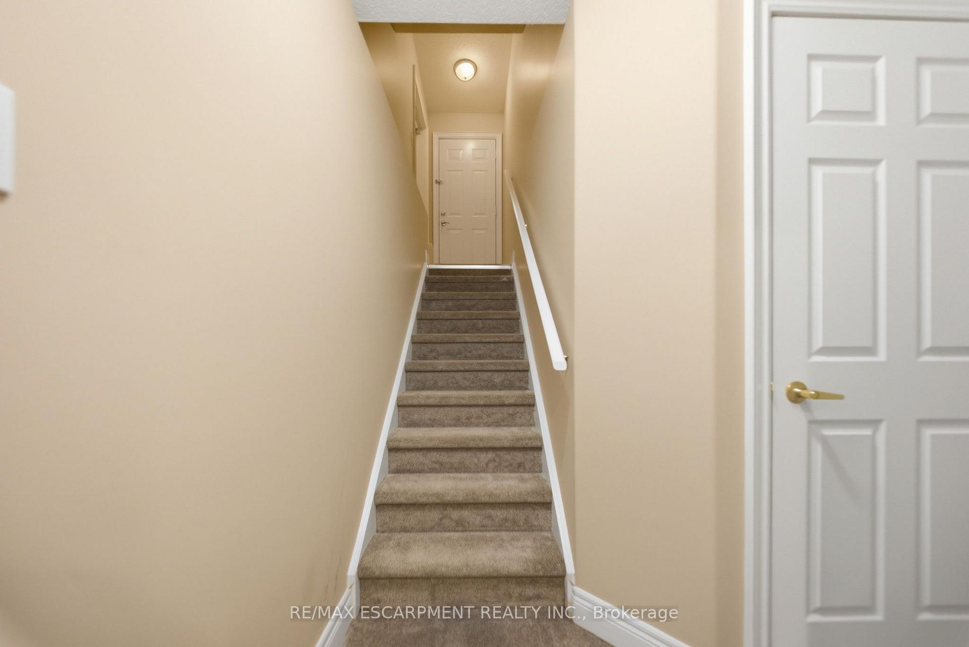 Photo 33 of 95 Tollgate Drive, Hamilton, Ancaster — HOMEH