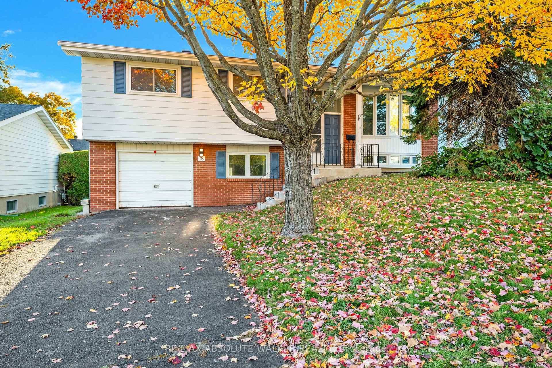 Photo 1 of 18 Silver Aspen Crescent, Ottawa, Blackburn Hamlet — HOMEH