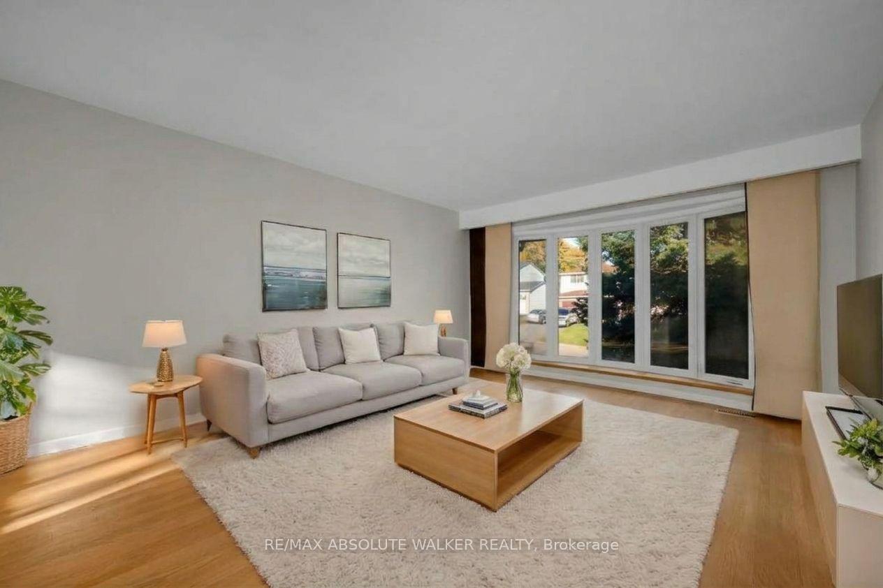 Photo 4 of 18 Silver Aspen Crescent, Ottawa, Blackburn Hamlet — HOMEH