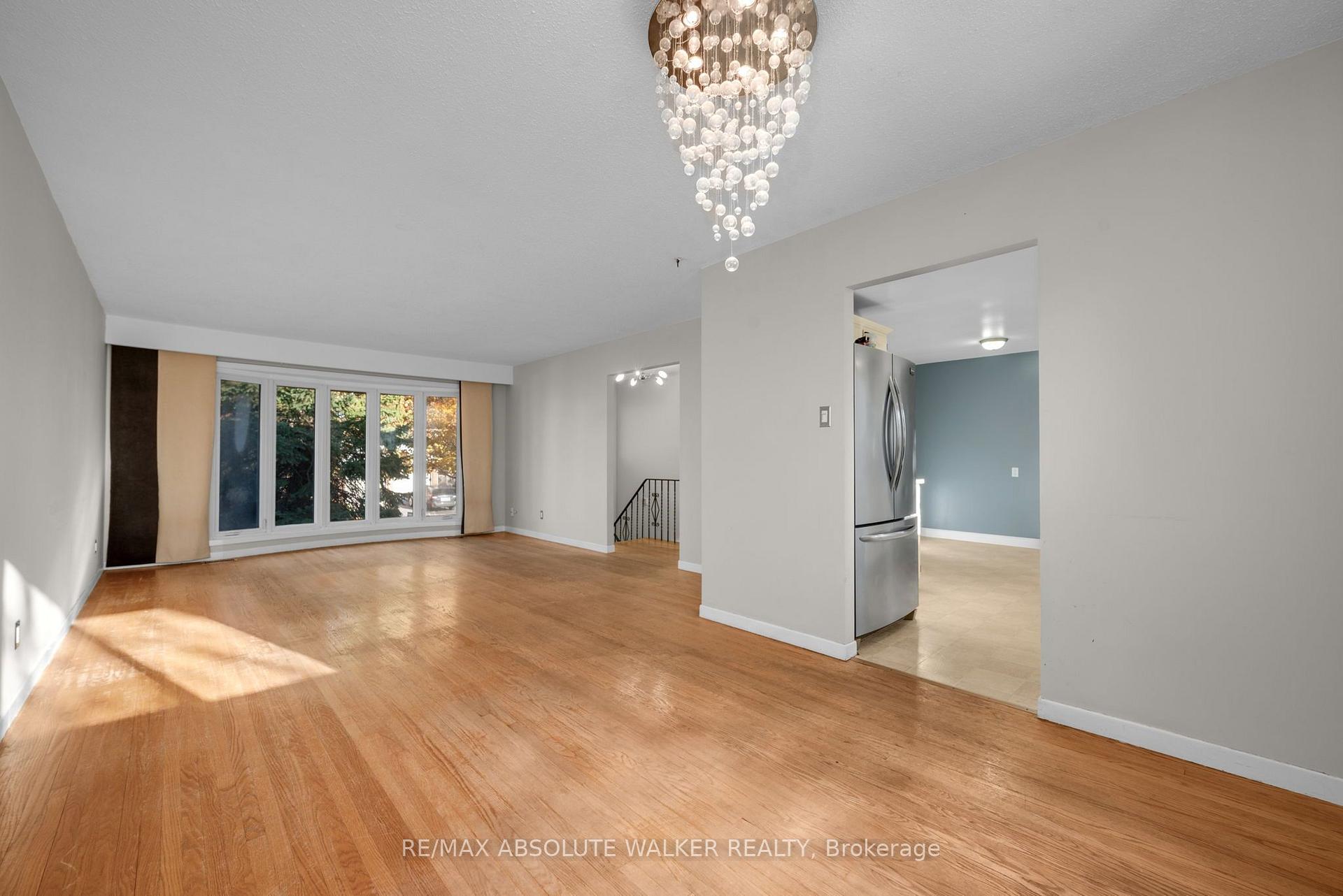 Photo 11 of 18 Silver Aspen Crescent, Ottawa, Blackburn Hamlet — HOMEH