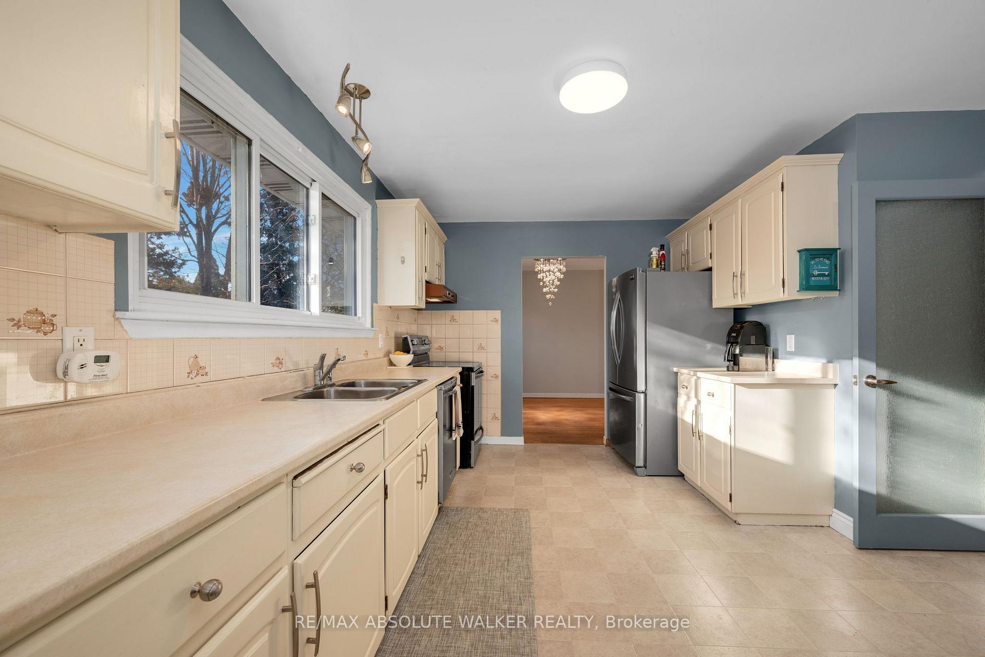 Photo 14 of 18 Silver Aspen Crescent, Ottawa, Blackburn Hamlet — HOMEH
