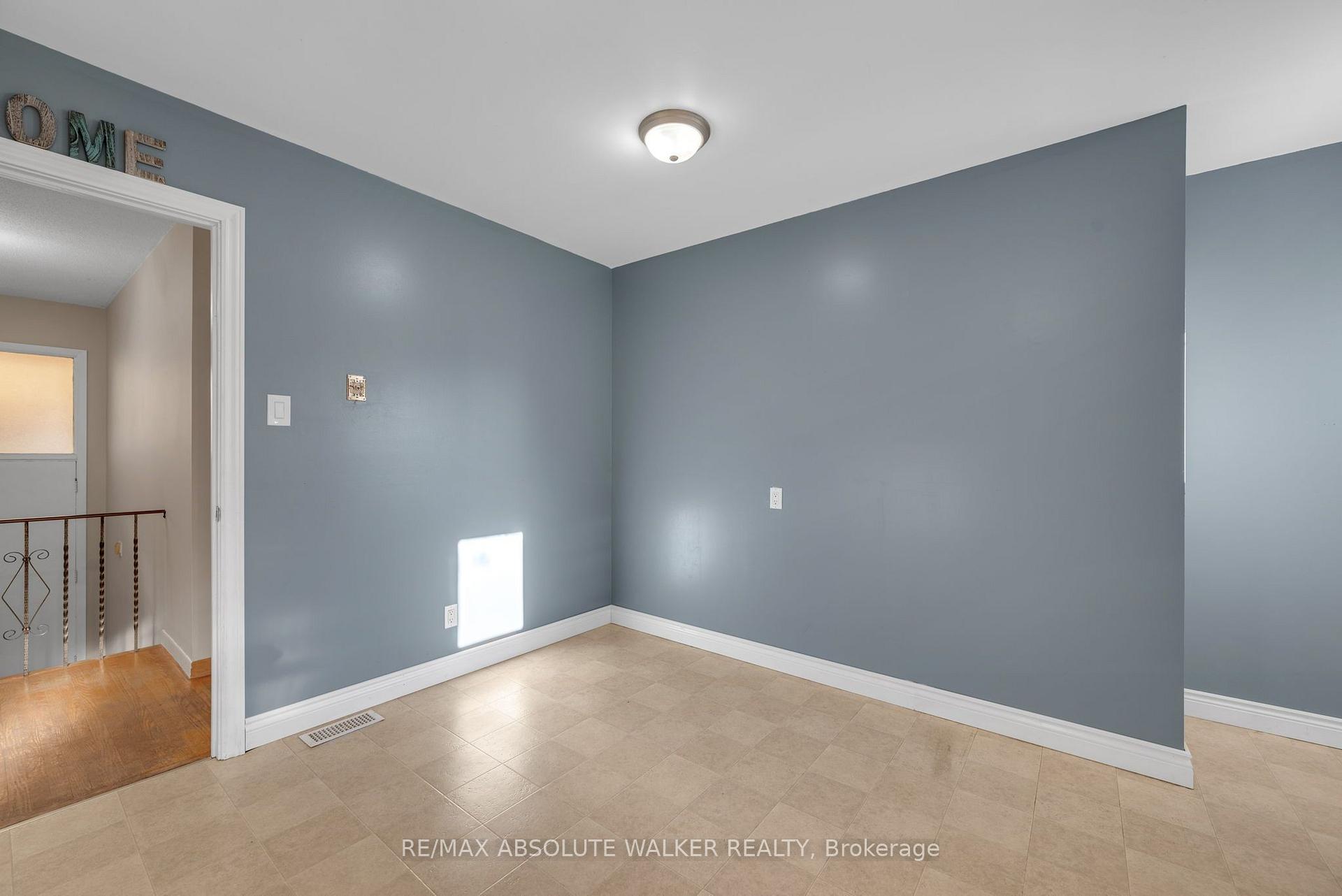 Photo 17 of 18 Silver Aspen Crescent, Ottawa, Blackburn Hamlet — HOMEH