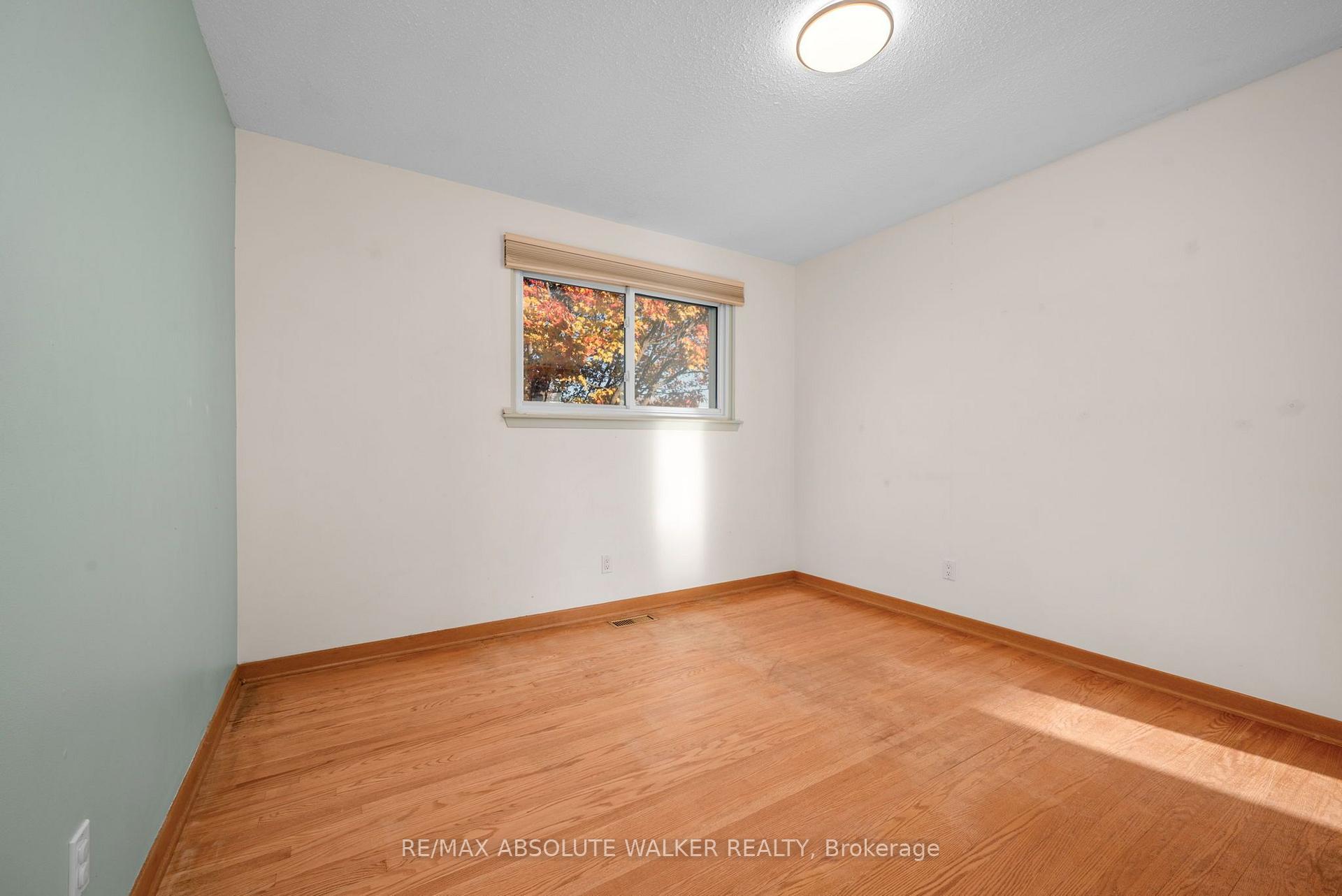 Photo 24 of 18 Silver Aspen Crescent, Ottawa, Blackburn Hamlet — HOMEH
