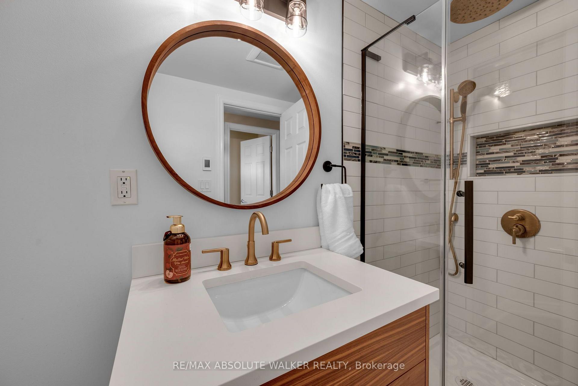 Photo 35 of 18 Silver Aspen Crescent, Ottawa, Blackburn Hamlet — HOMEH