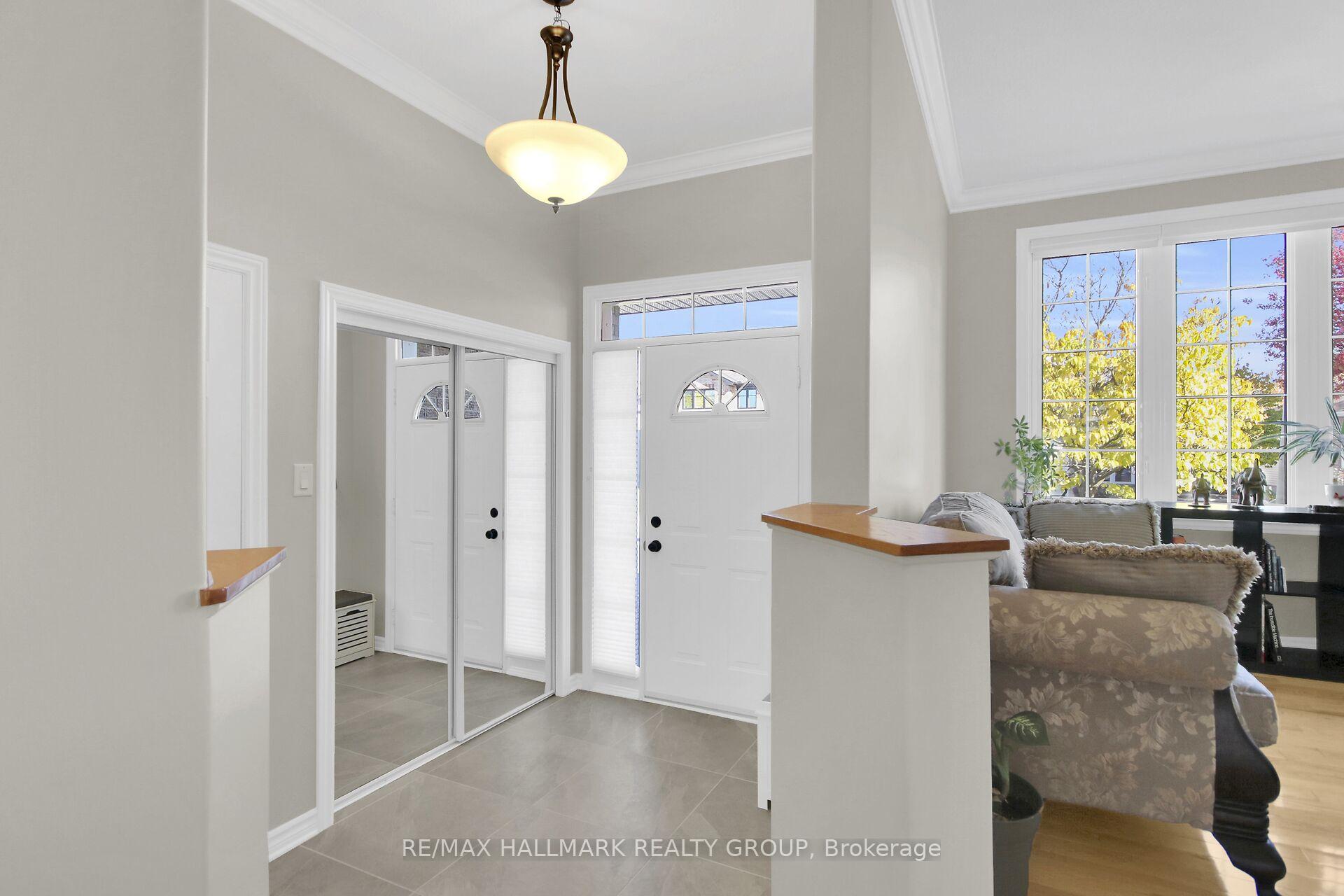 Photo 3 of 721 Mud Creek Crescent, Ottawa, Riverside South/Gloucester Glen — HOMEH