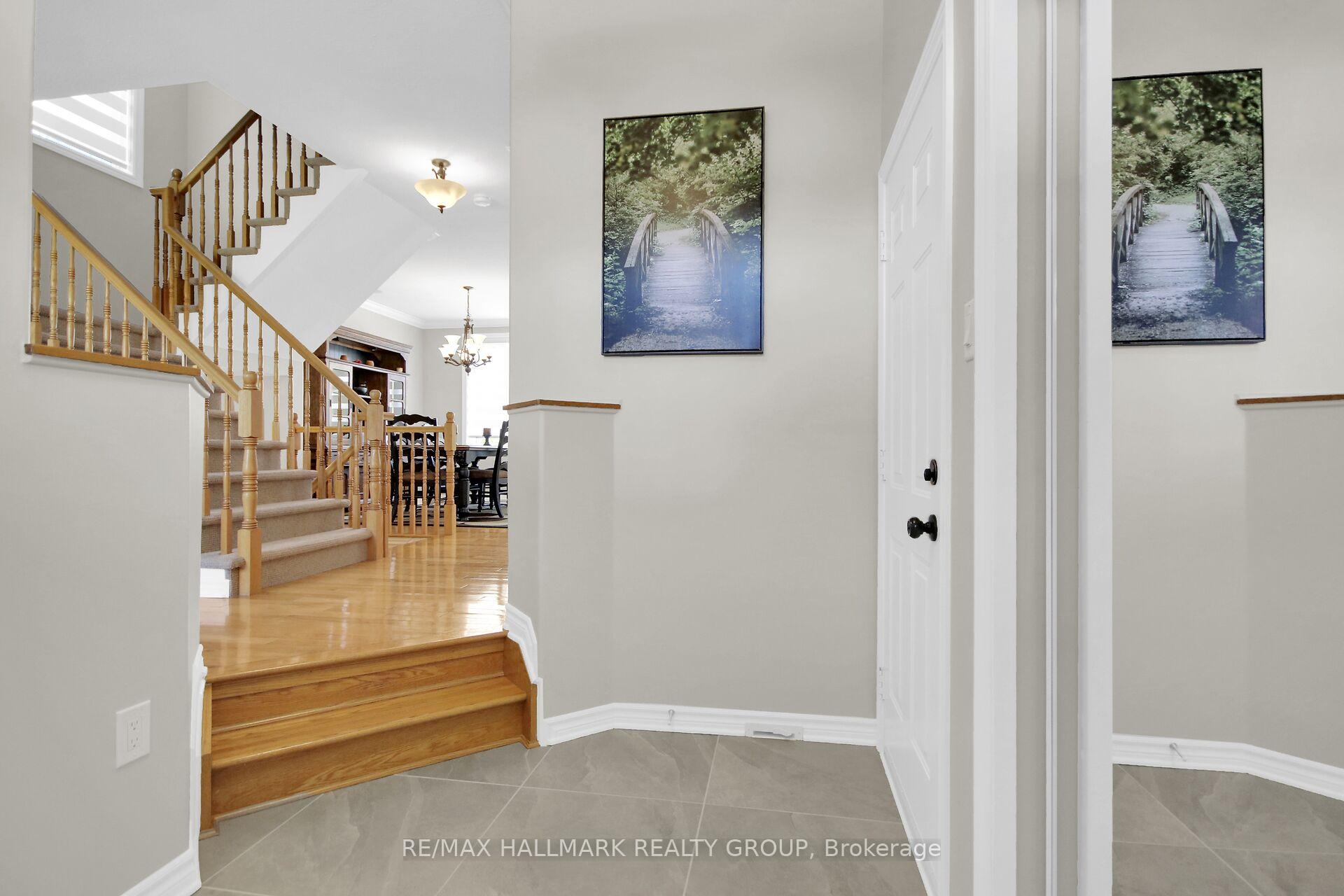 Photo 4 of 721 Mud Creek Crescent, Ottawa, Riverside South/Gloucester Glen — HOMEH