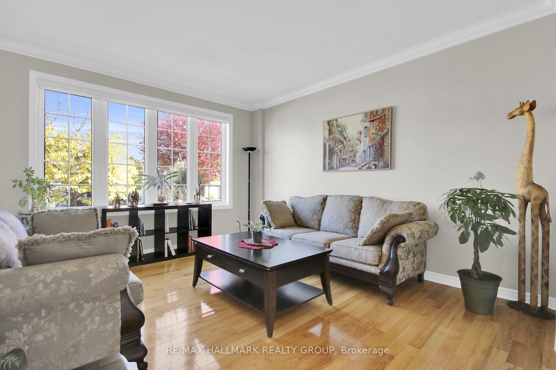 Photo 5 of 721 Mud Creek Crescent, Ottawa, Riverside South/Gloucester Glen — HOMEH