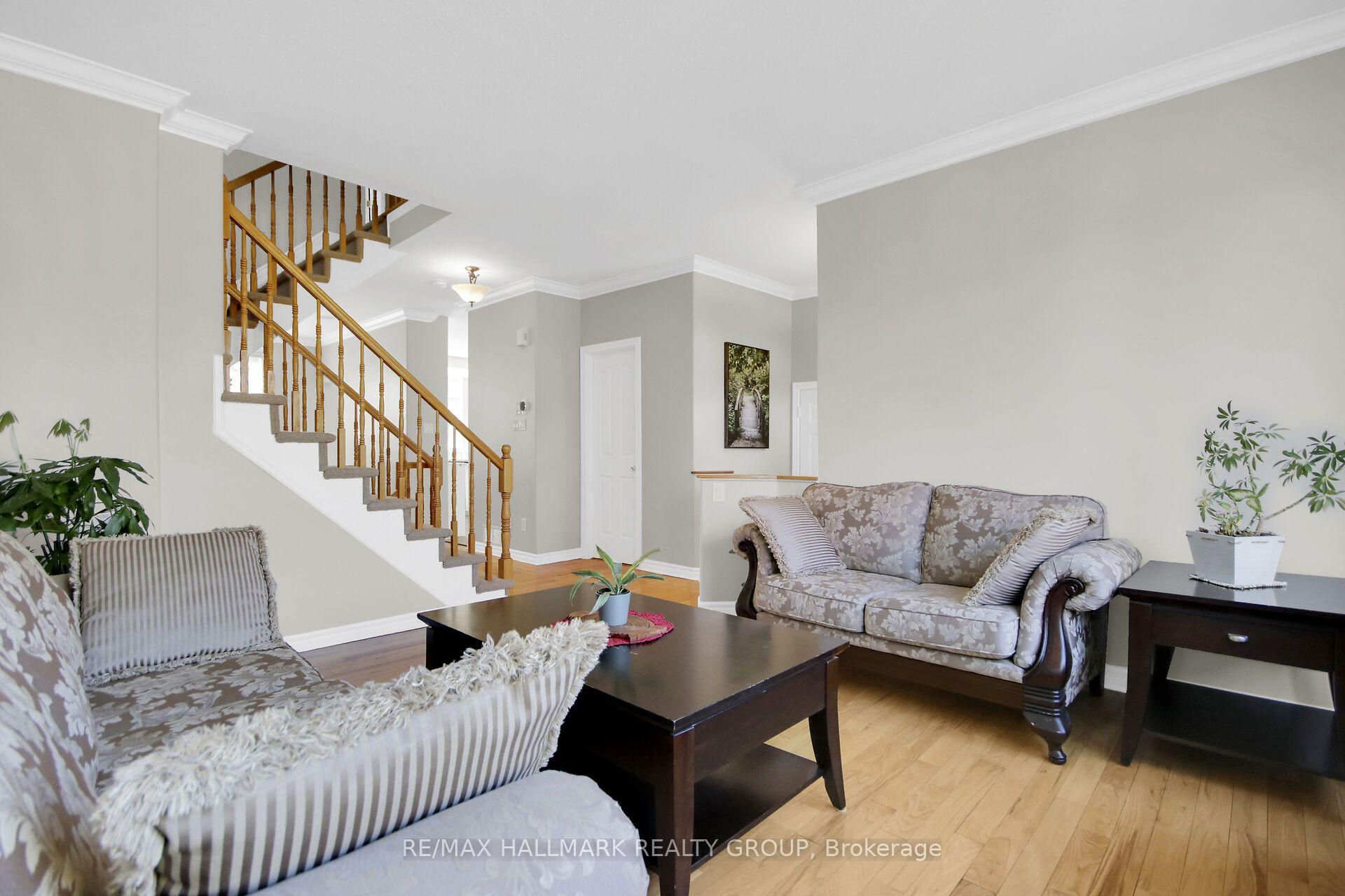 Photo 6 of 721 Mud Creek Crescent, Ottawa, Riverside South/Gloucester Glen — HOMEH
