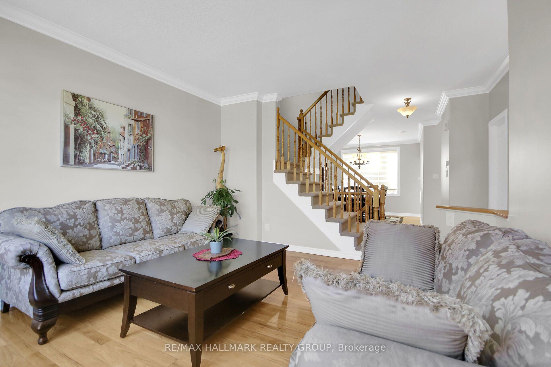 Photo 8 of 721 Mud Creek Crescent, Ottawa, Riverside South/Gloucester Glen — HOMEH