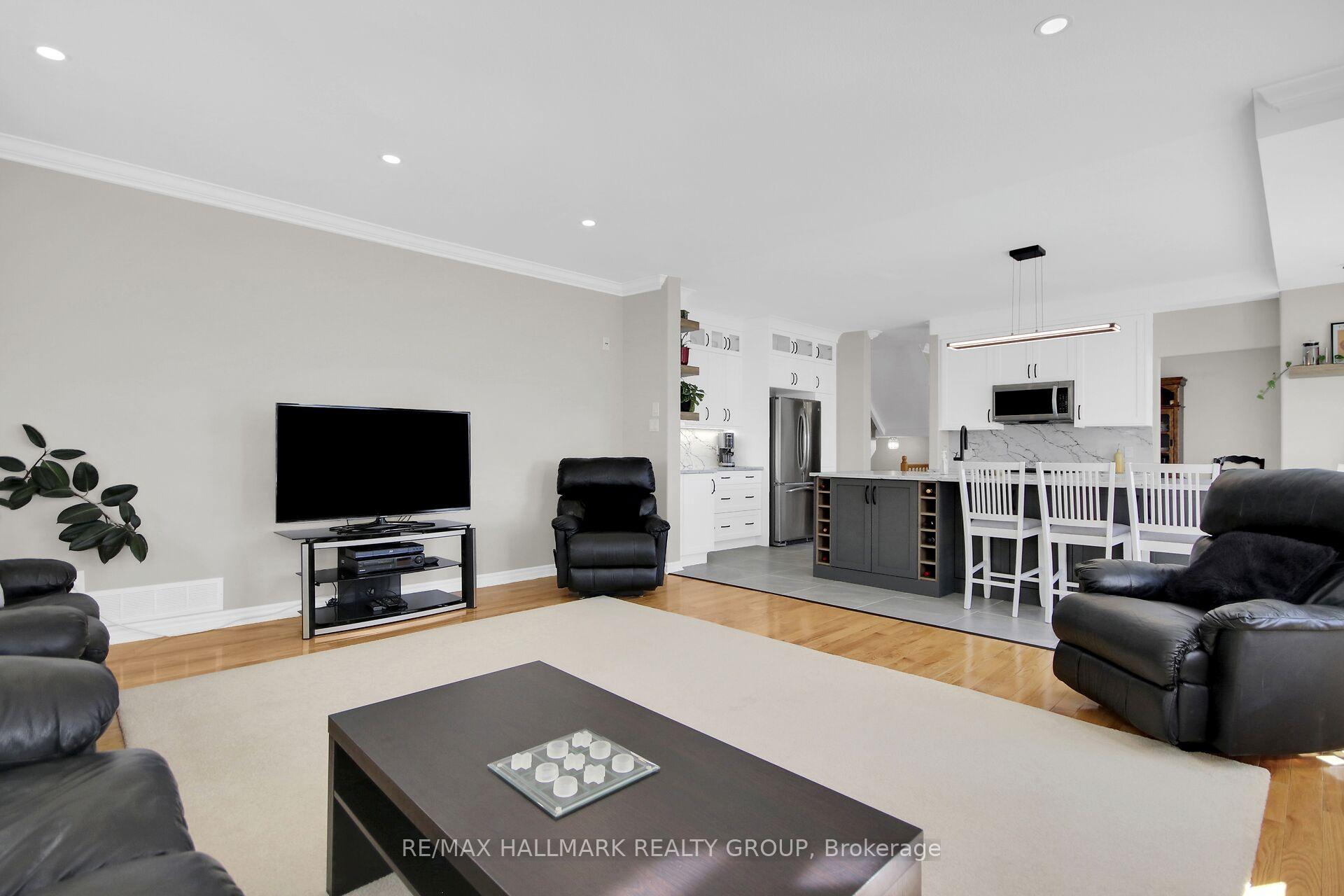 Photo 19 of 721 Mud Creek Crescent, Ottawa, Riverside South/Gloucester Glen — HOMEH