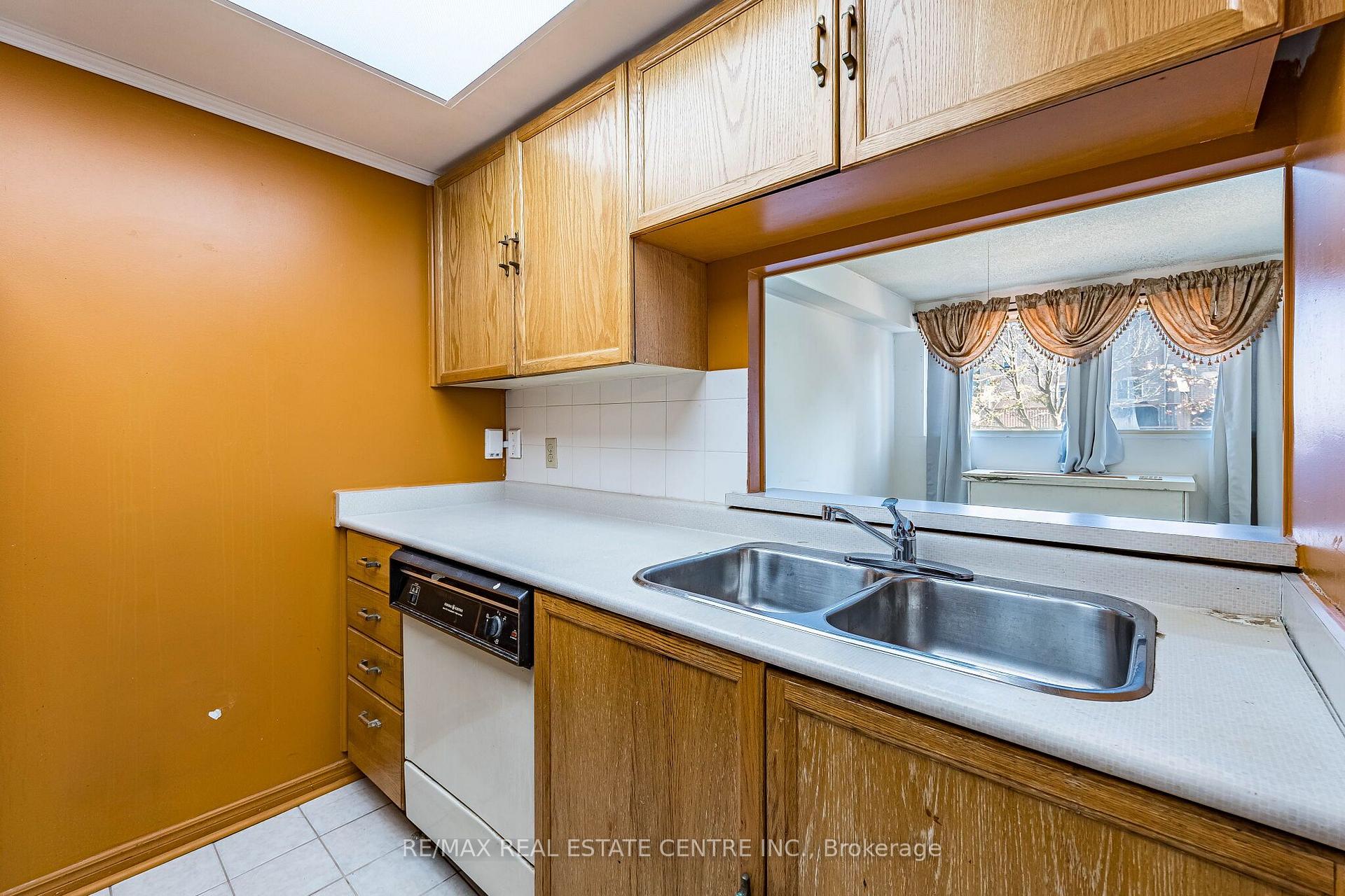 Photo 7 of Unit 101, 8351 McLaughlin Road S, Brampton, Brampton South — HOMEH