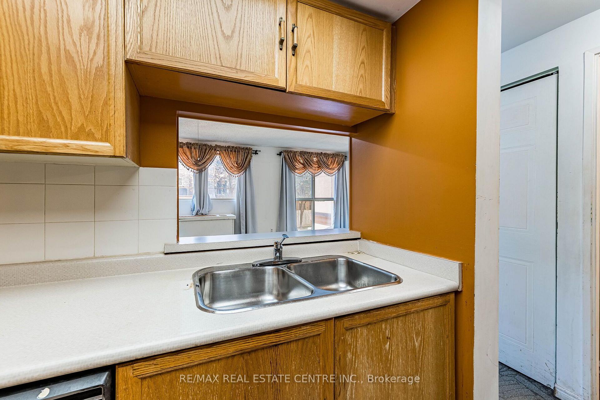Photo 9 of Unit 101, 8351 McLaughlin Road S, Brampton, Brampton South — HOMEH