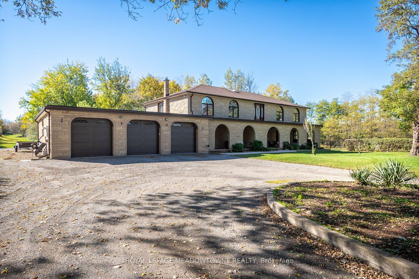 Photo 3 of 805 Centre Road, Hamilton, Rural Flamborough — HOMEH