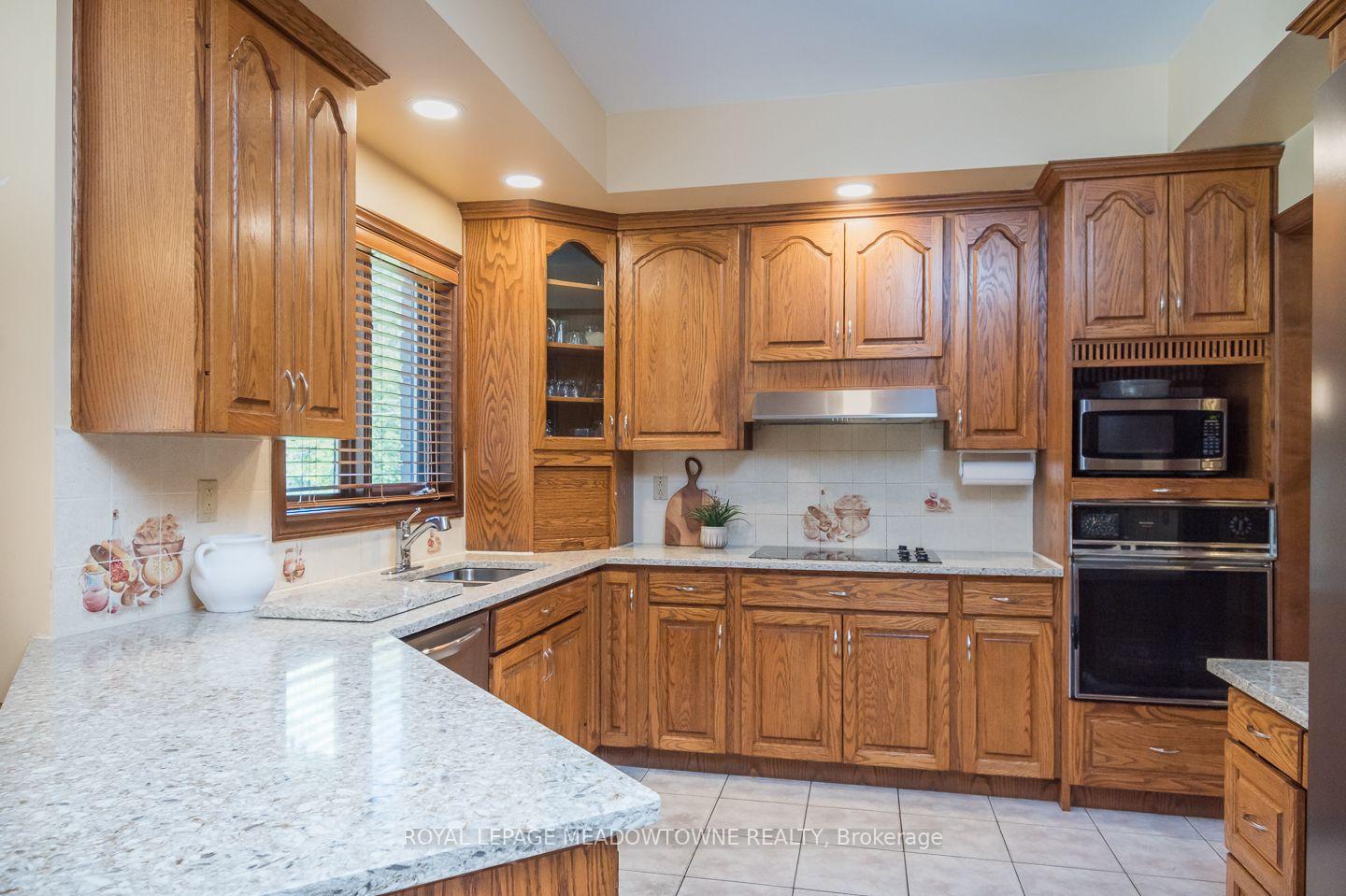 Photo 13 of 805 Centre Road, Hamilton, Rural Flamborough — HOMEH