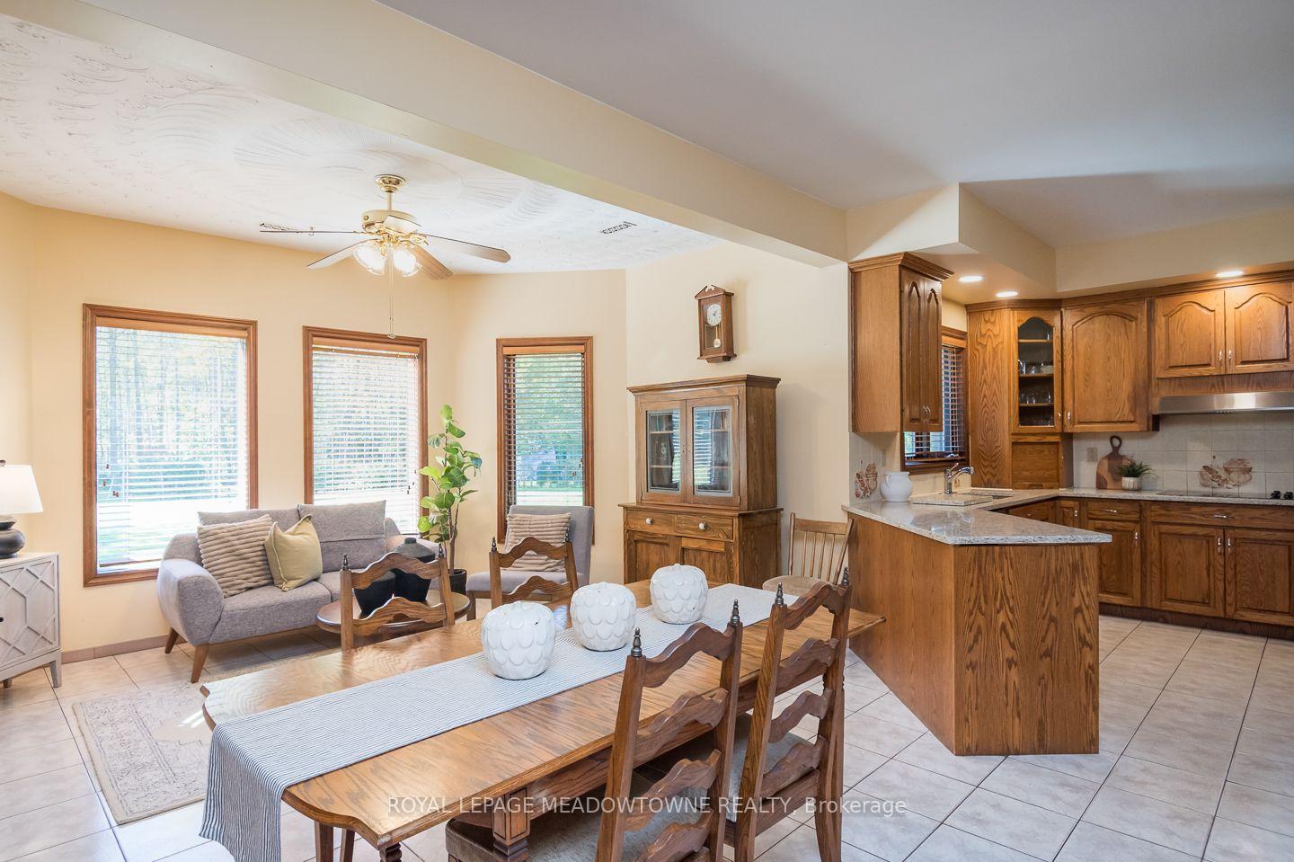 Photo 15 of 805 Centre Road, Hamilton, Rural Flamborough — HOMEH
