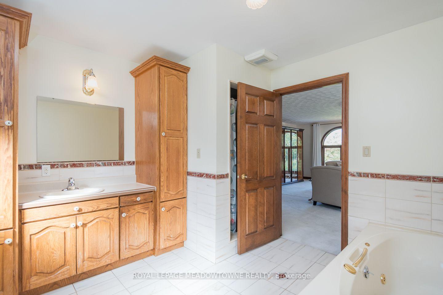 Photo 36 of 805 Centre Road, Hamilton, Rural Flamborough — HOMEH