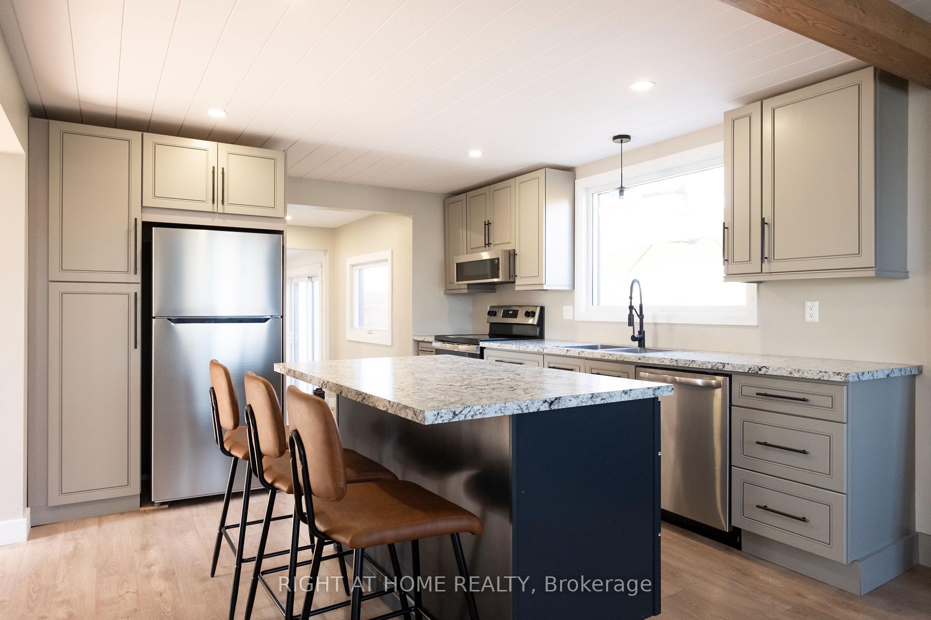 Photo 11 of 5 Stadaconna Street, McNab/Braeside, Mcnab/Braeside Twps — HOMEH