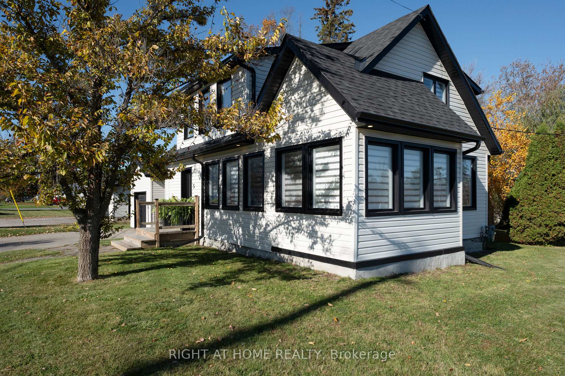 Photo 31 of 5 Stadaconna Street, McNab/Braeside, Mcnab/Braeside Twps — HOMEH
