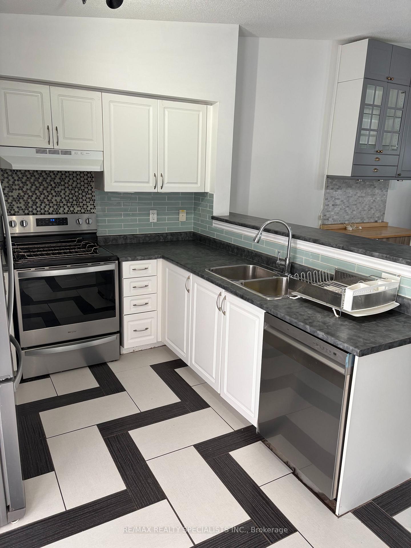 Photo 3 of Unit 402, 1340 Main Street E, Milton, Dempsey — HOMEH