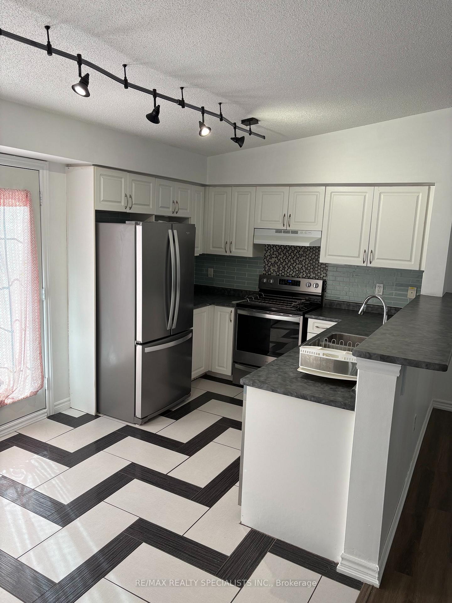 Photo 4 of Unit 402, 1340 Main Street E, Milton, Dempsey — HOMEH